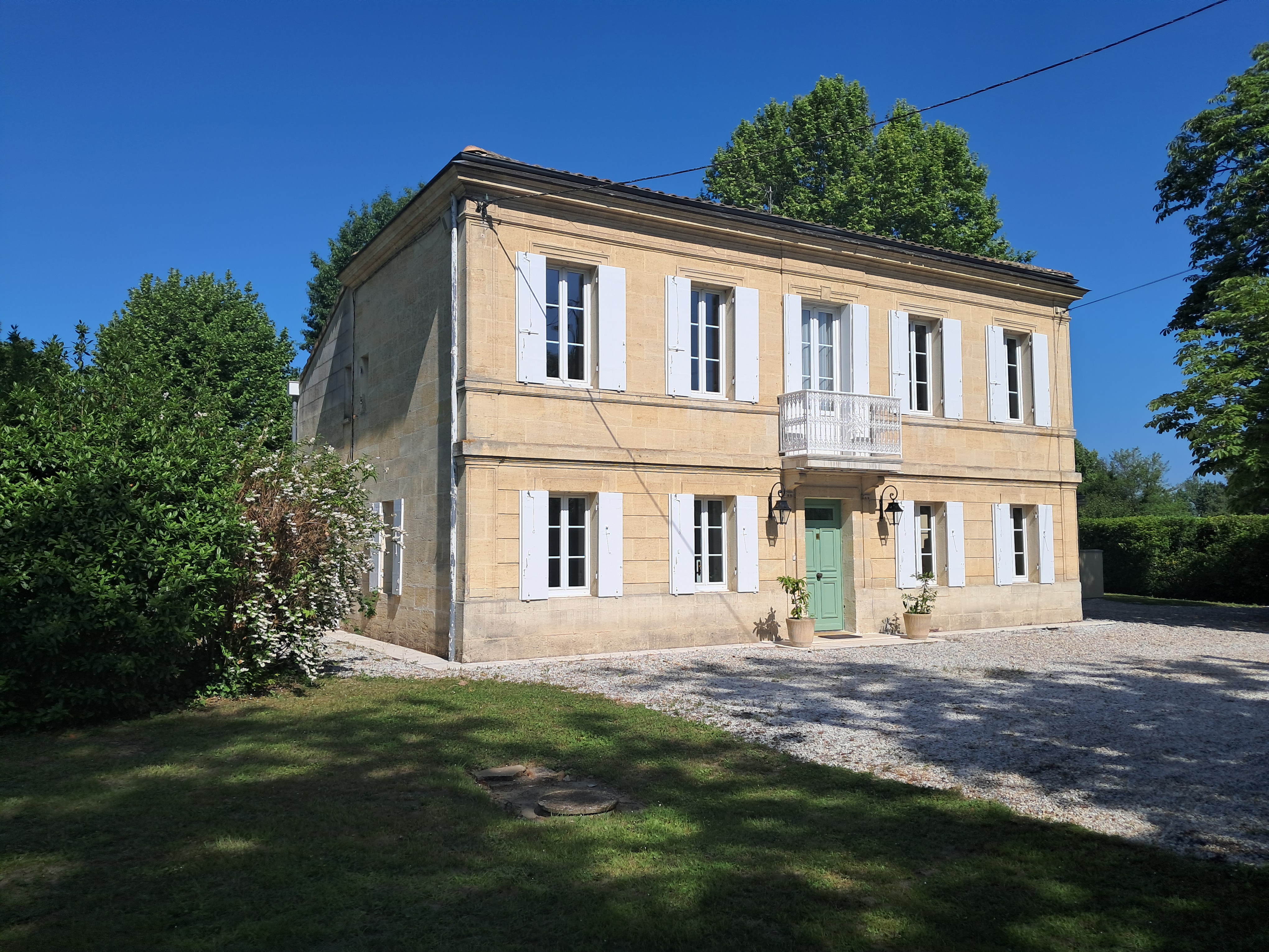 French property for sale in Ambarès-et-Lagrave, Gironde - €759,900 - photo 