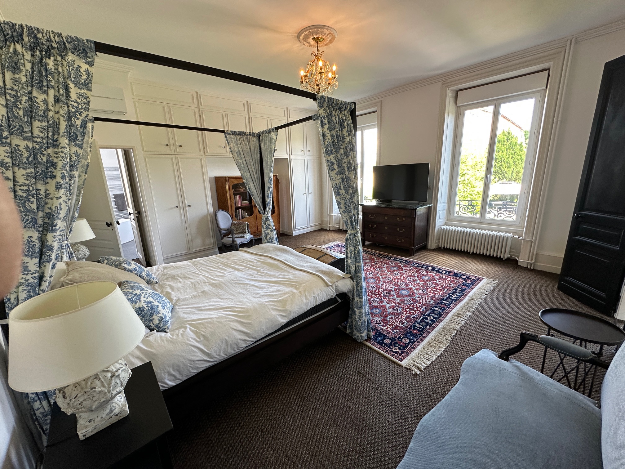 Propriété en France à vendre à Châlus, Haute-Vienne - &#8364;975 000 - photo 