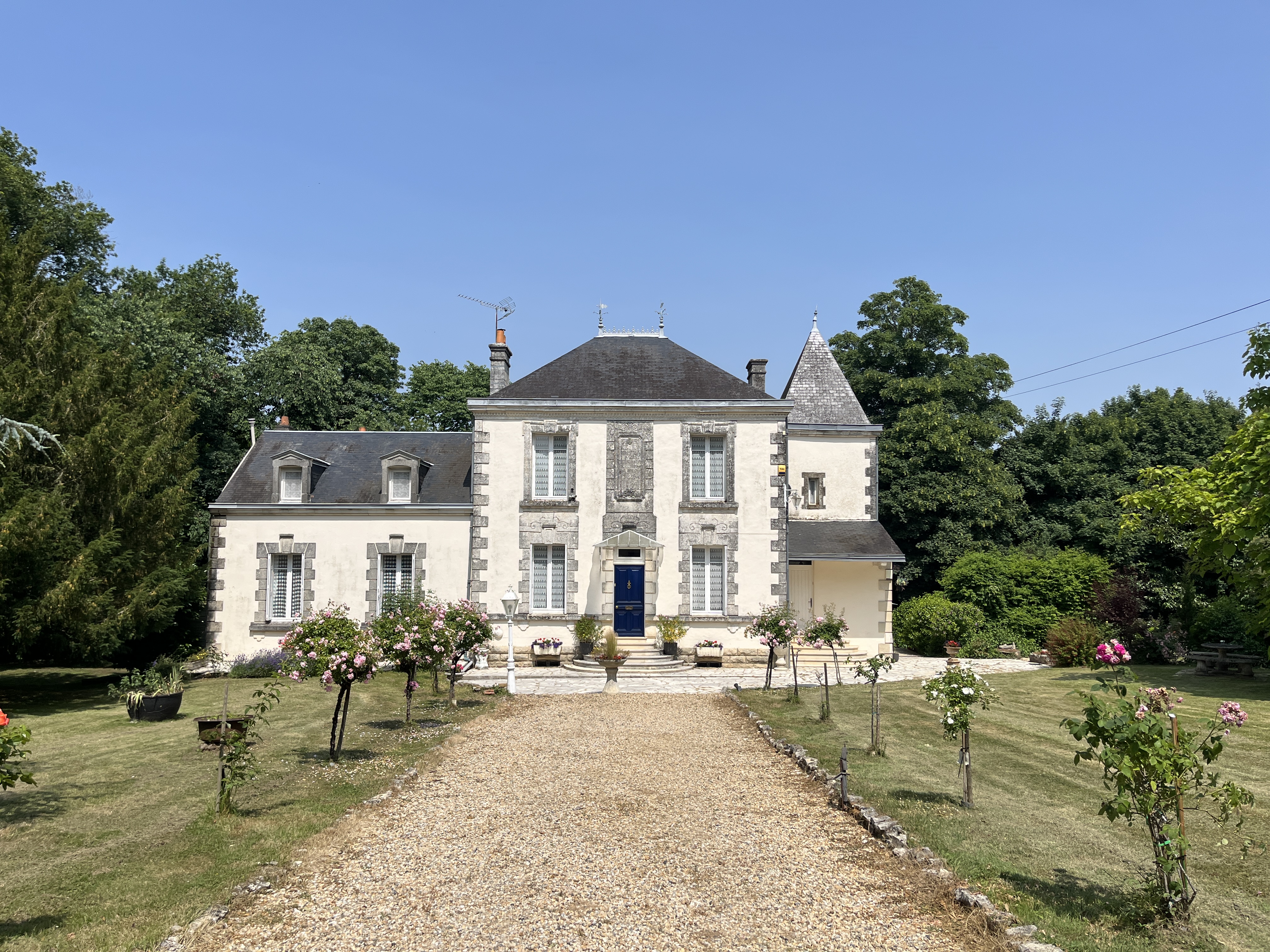 French property for sale in Ruffec, Charente - €525,000 - photo 