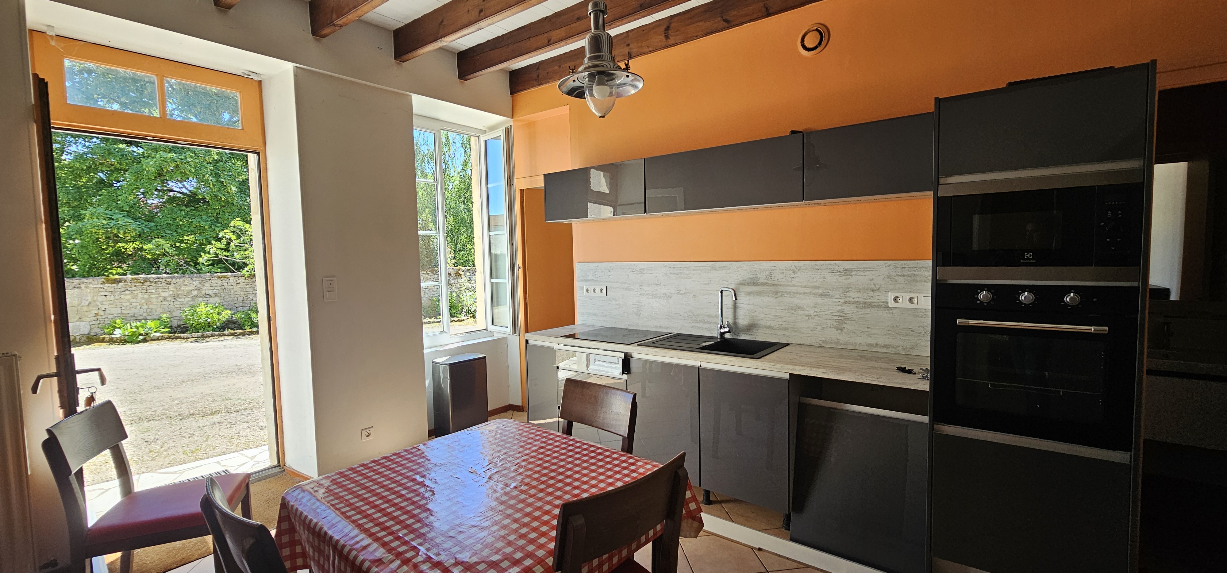 French property for sale in Sainte-Hermine, Vendée - €535,000 - photo 