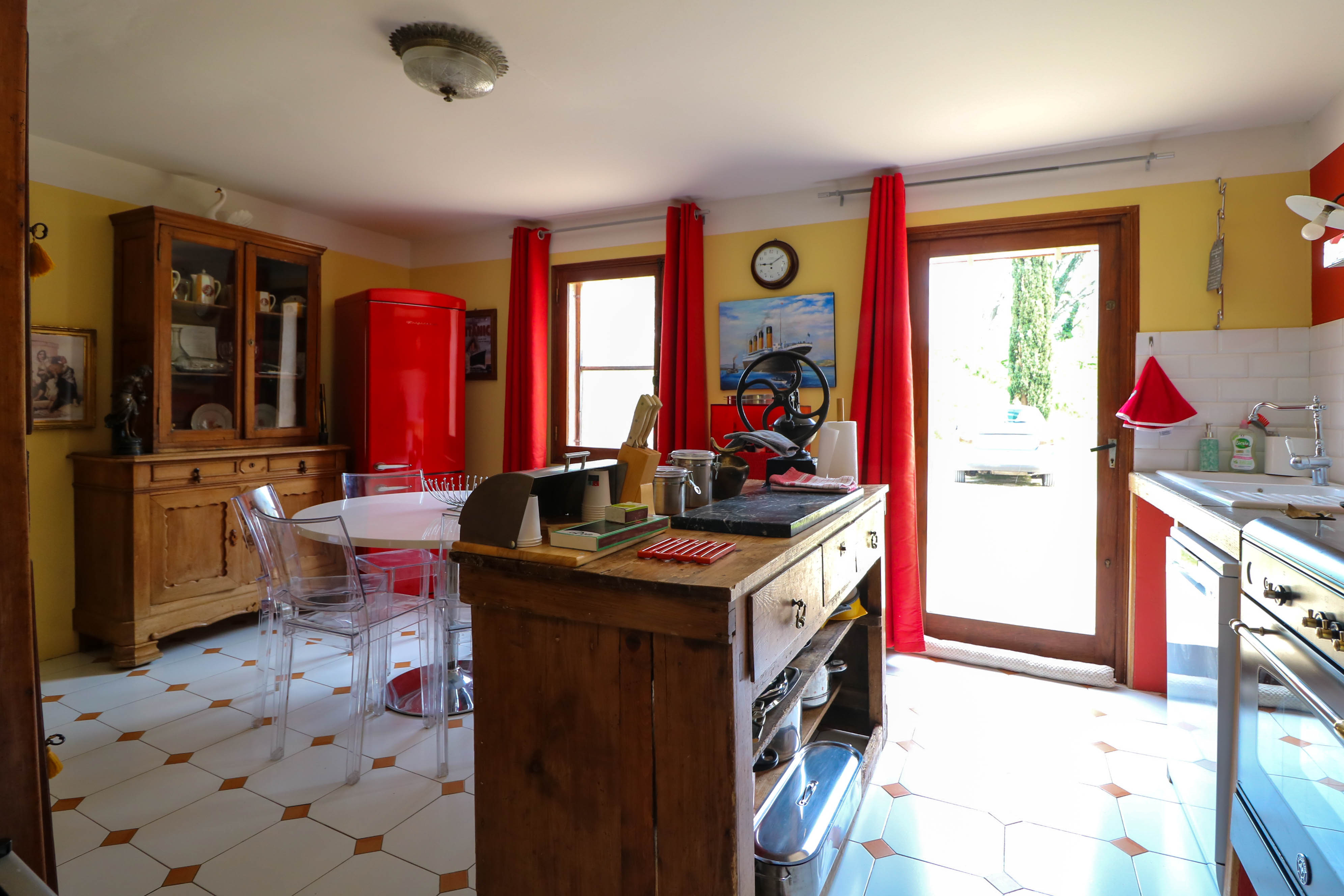 French property for sale in Arles, Bouches-du-Rhône - €1,390,000 - photo 