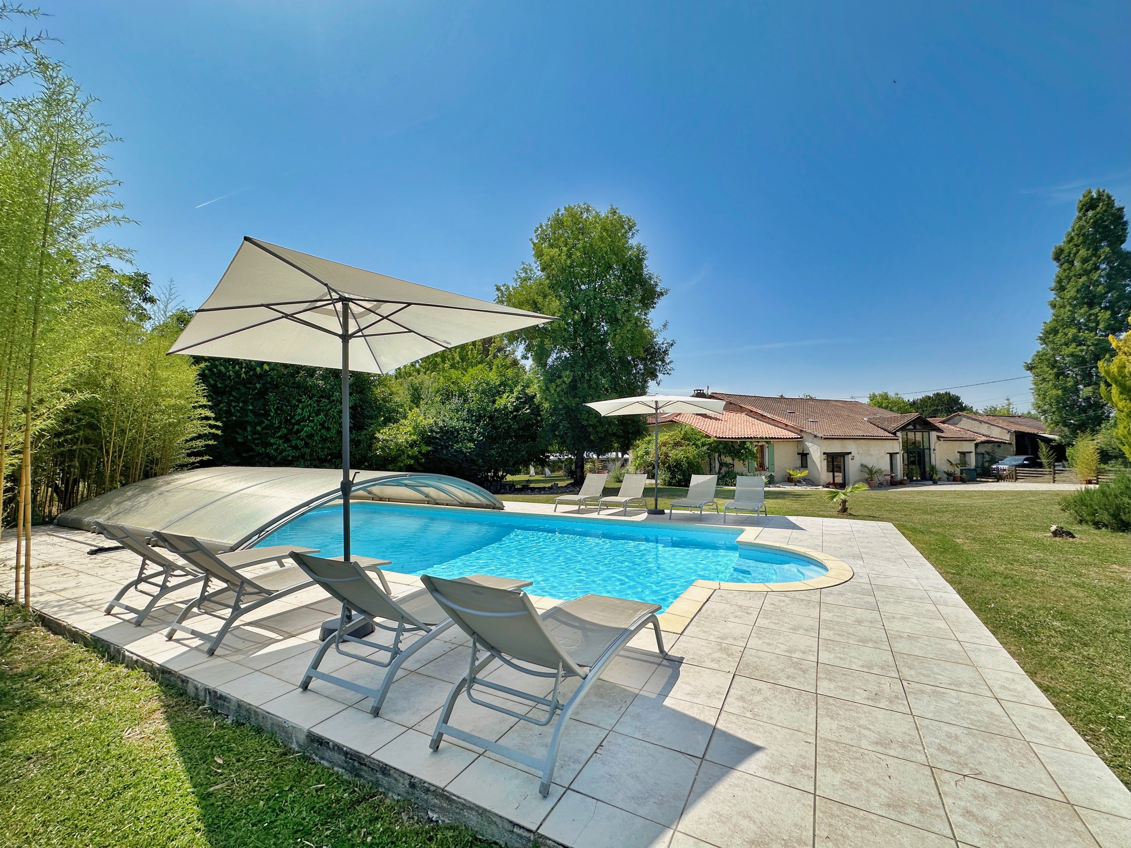Propriété en France à vendre à Juignac, Charente - &#8364;749 000 - photo 