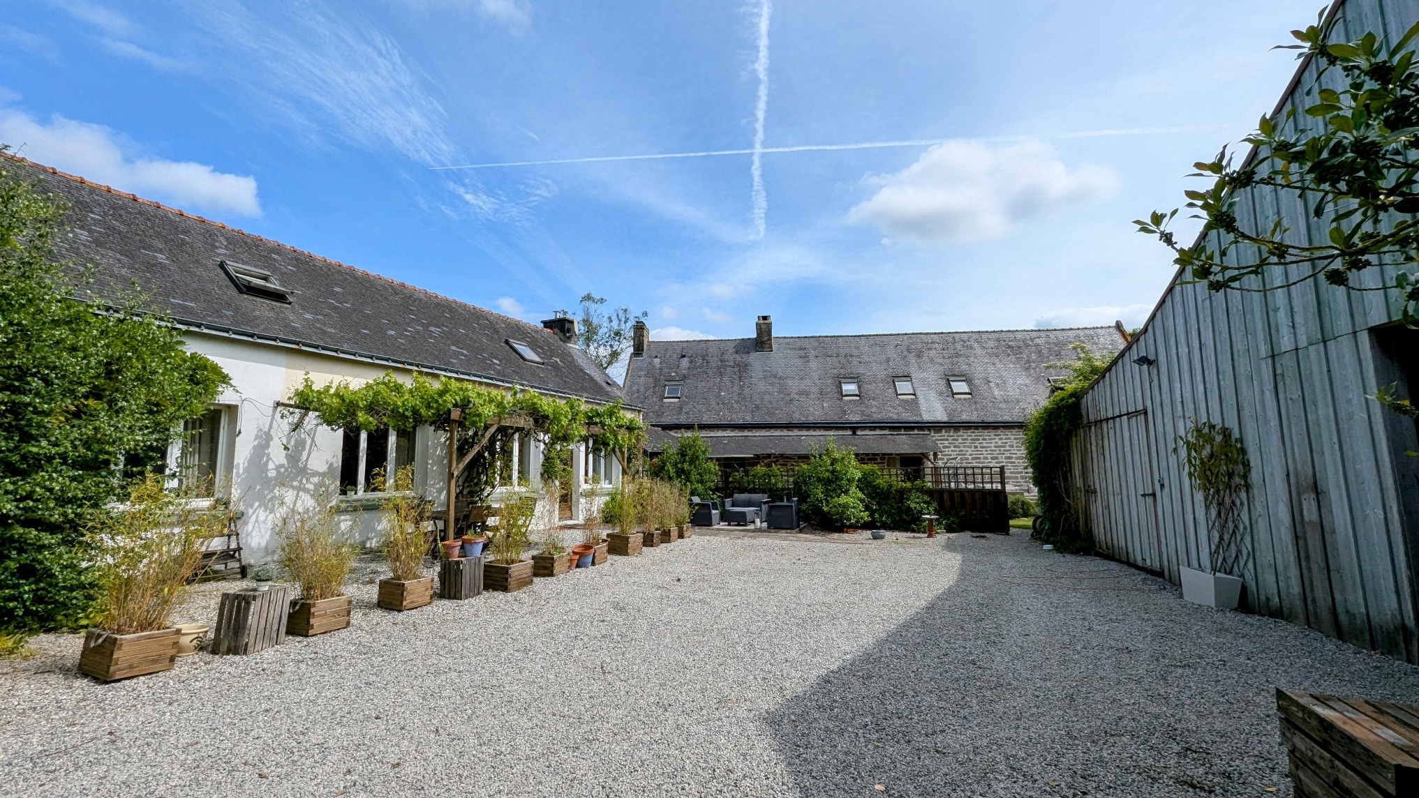 French property for sale in Lignol, Morbihan - €901,000 - photo 
