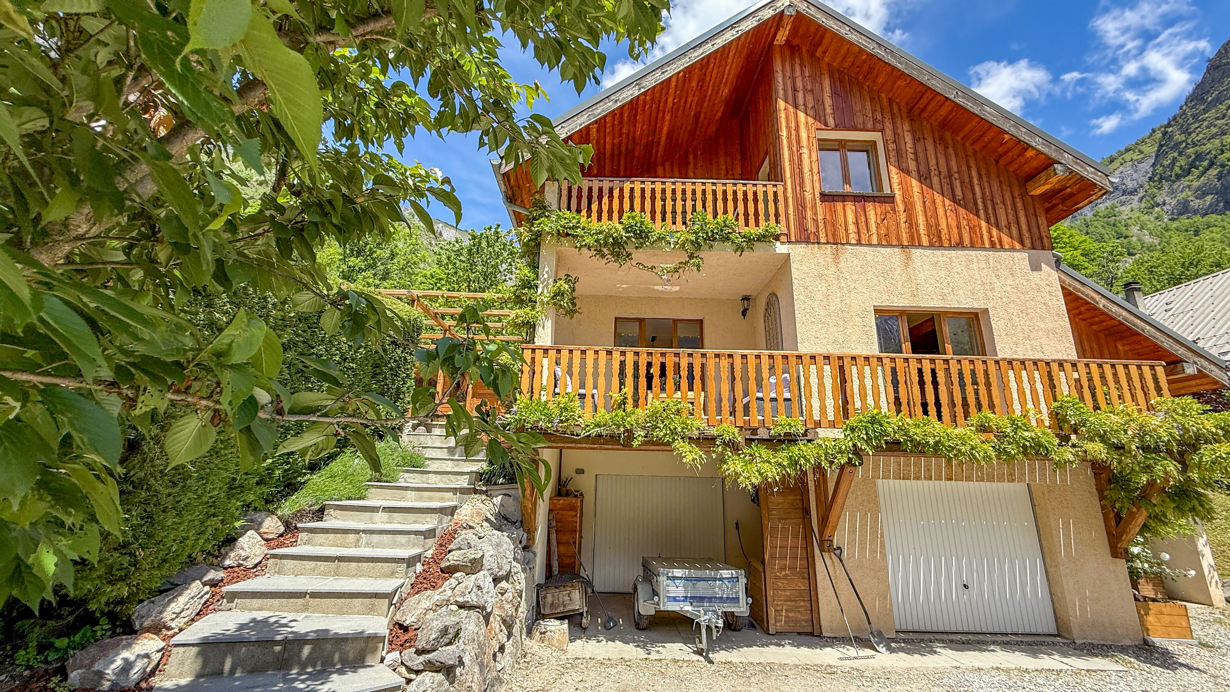 French property for sale in Les Deux Alpes, Isère - €1,395,000 - photo 