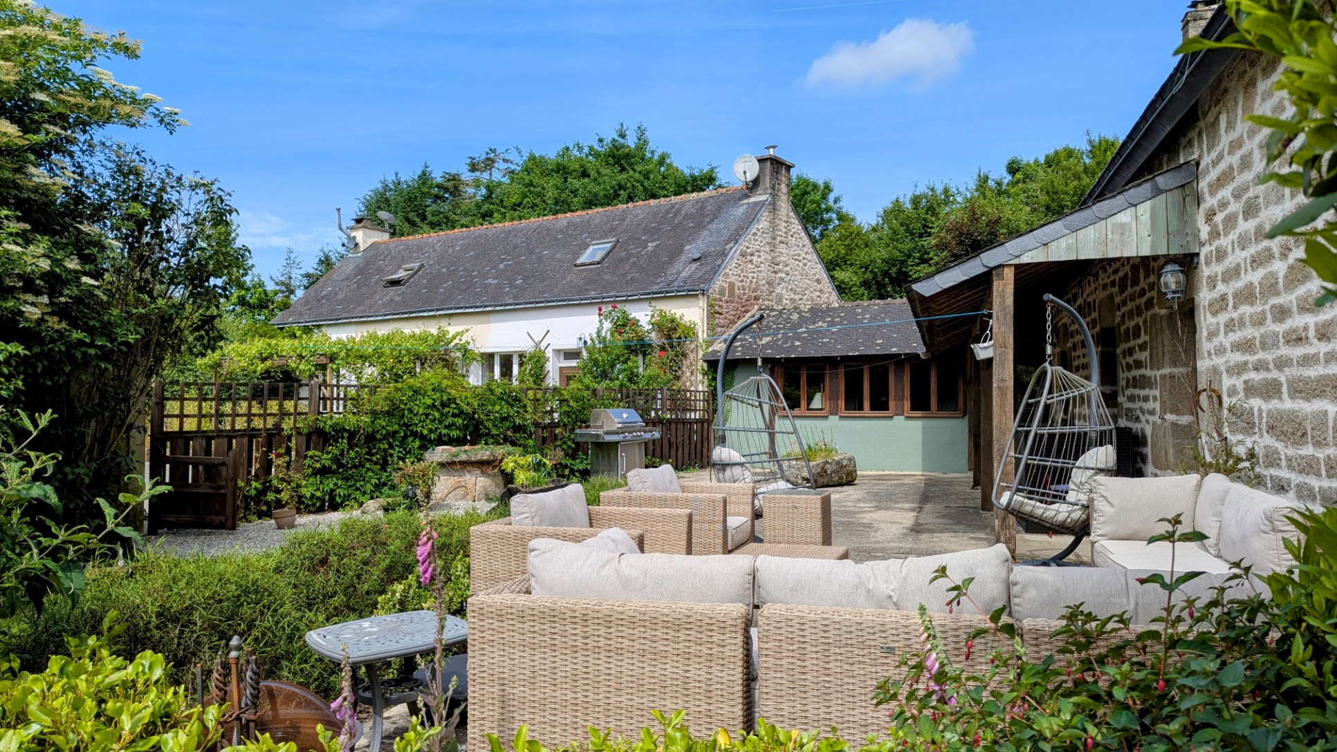 French property for sale in Lignol, Morbihan - €901,000 - photo