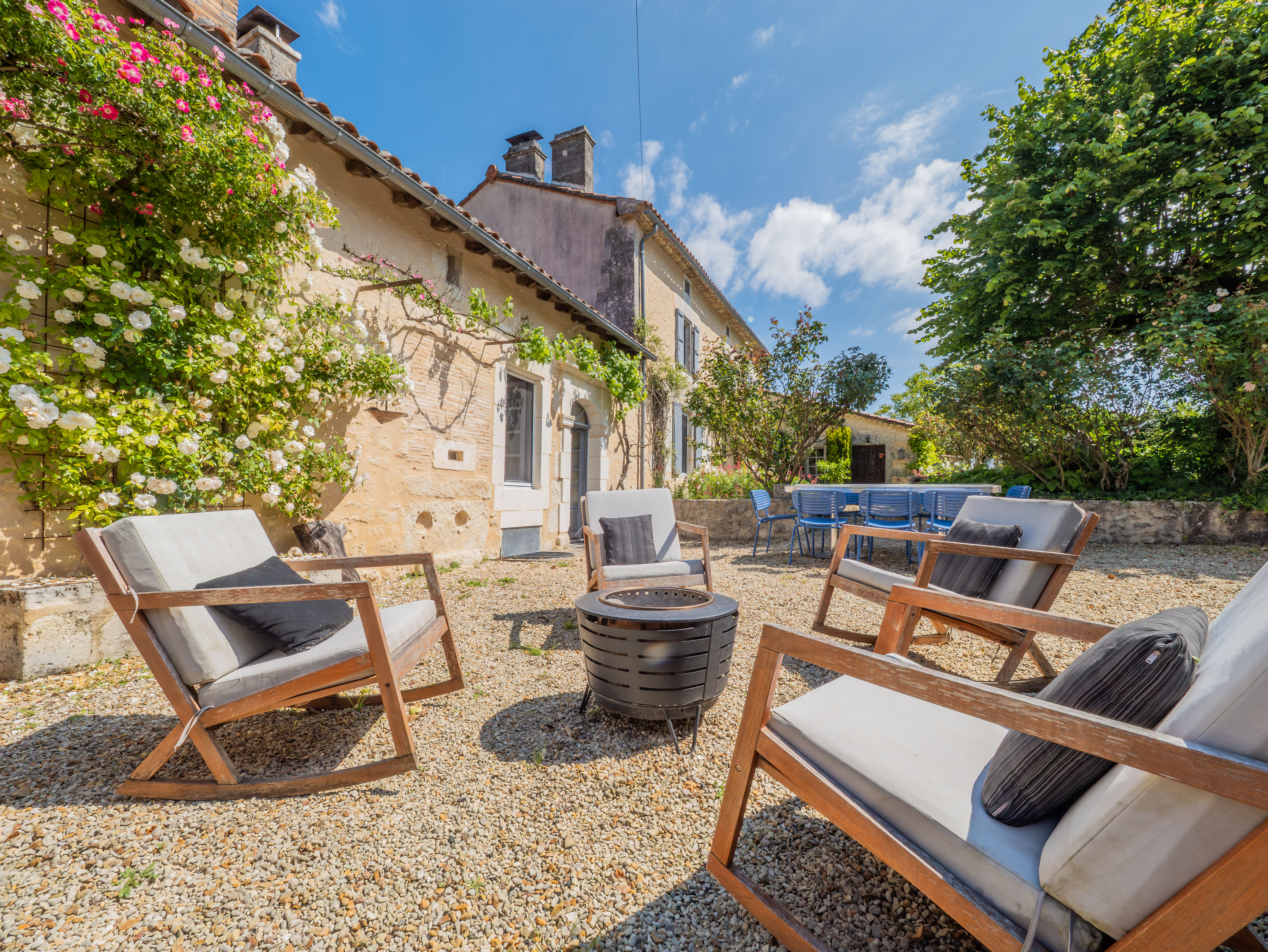 Propriété en France à vendre à Angoulême, Charente - €995 000 - photo 