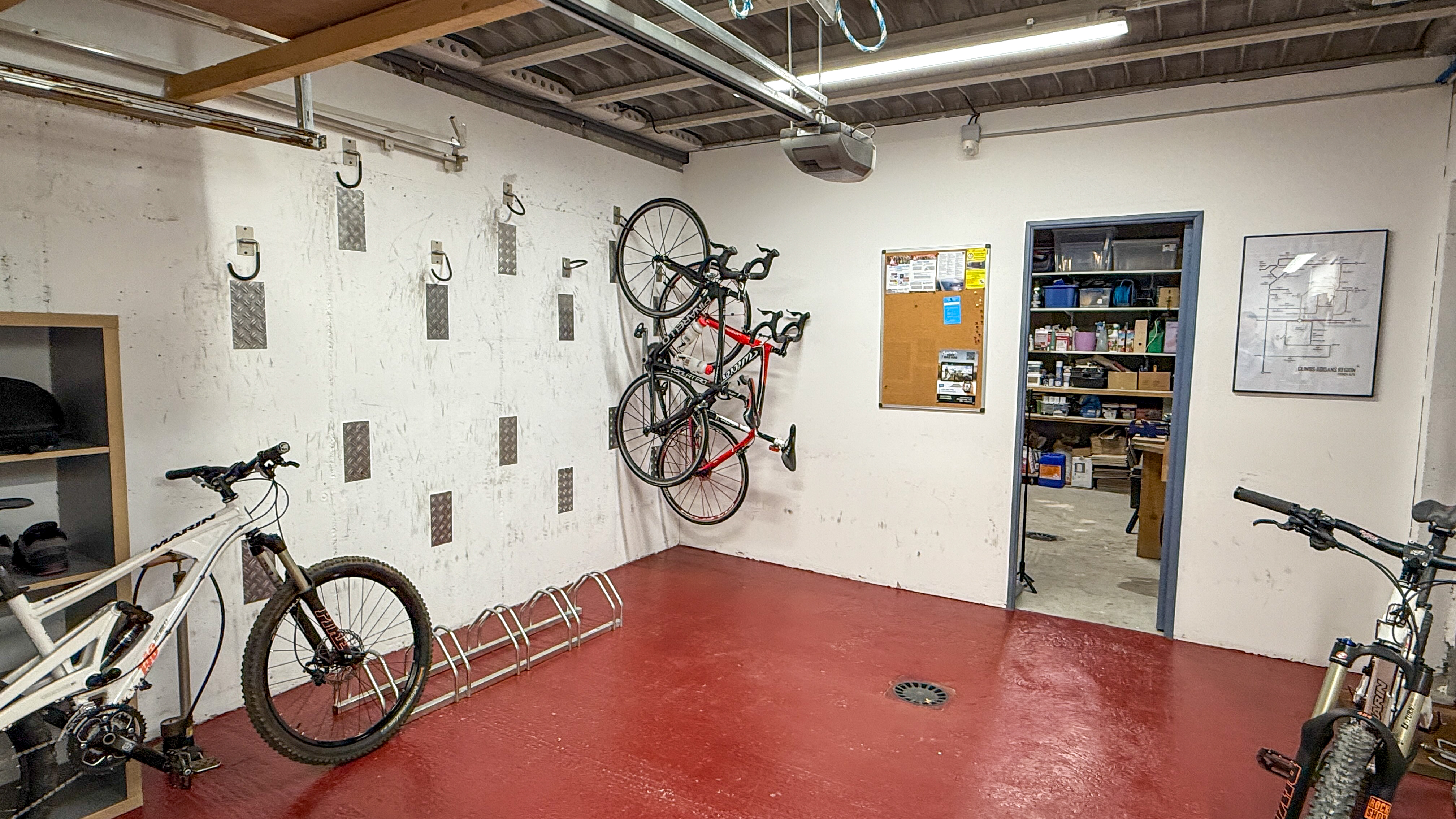 French property for sale in Les Deux Alpes, Isère - €1,395,000 - photo 