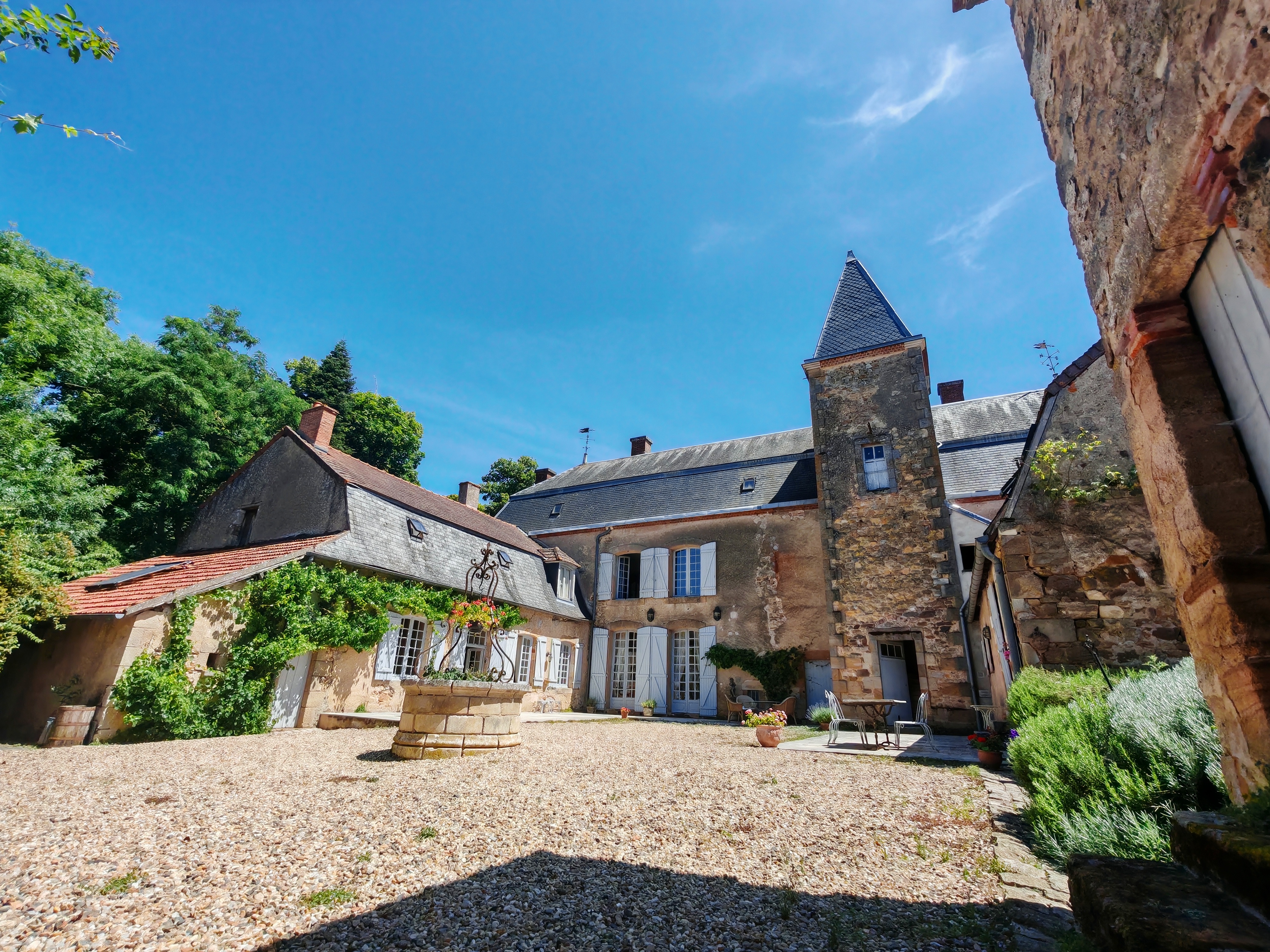 Propriété en France à vendre à Theneuille, Allier - &#8364;1 100 000 - photo 