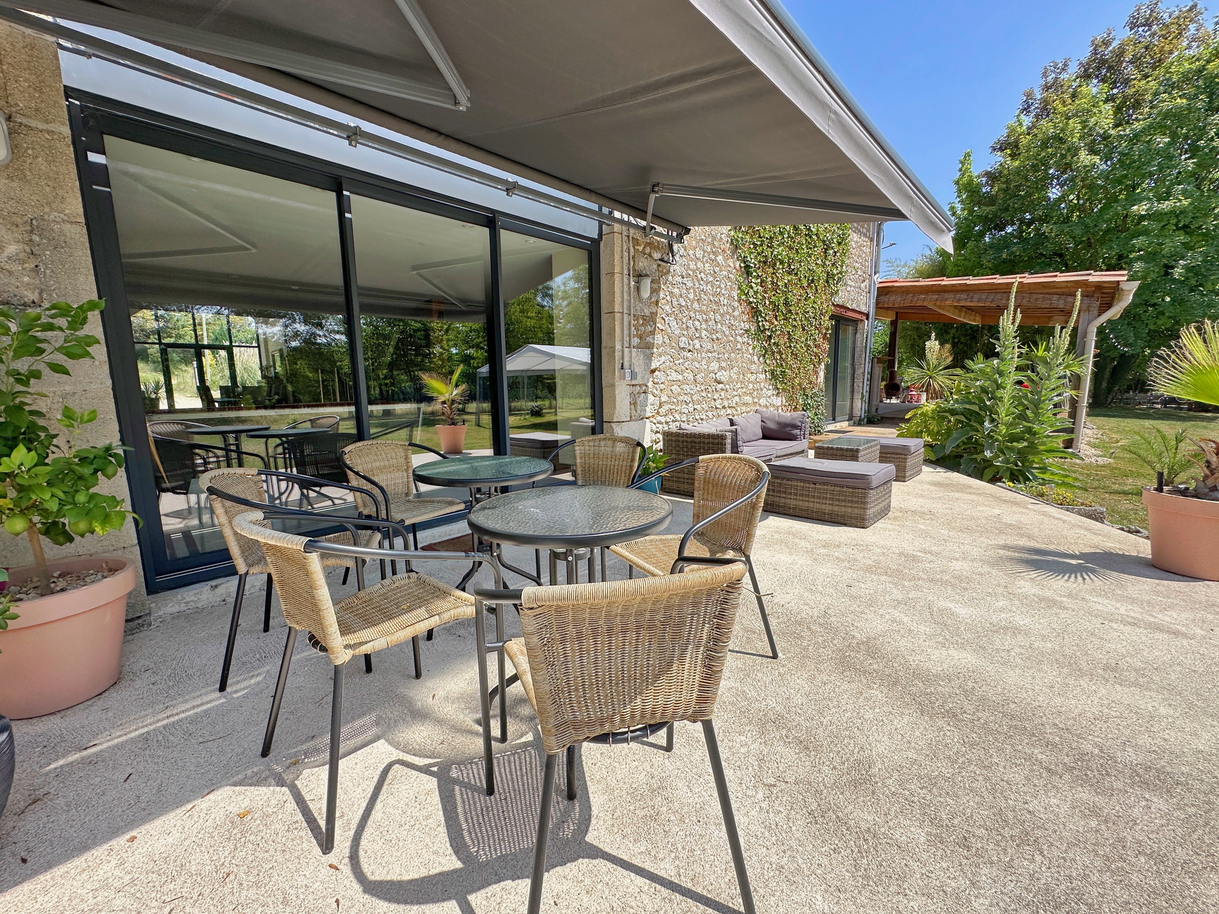 Propriété en France à vendre à Juignac, Charente - &#8364;749 000 - photo 