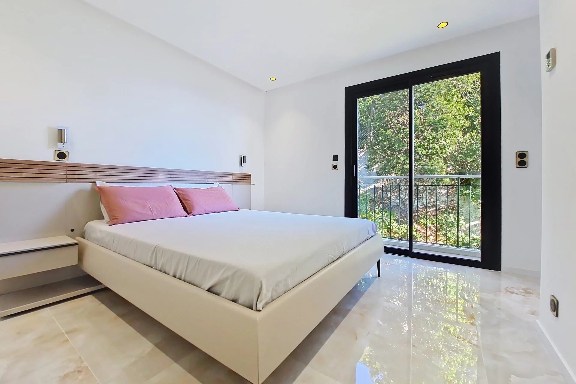 French property for sale in Nice, Alpes-Maritimes - €1,090,000 - photo 