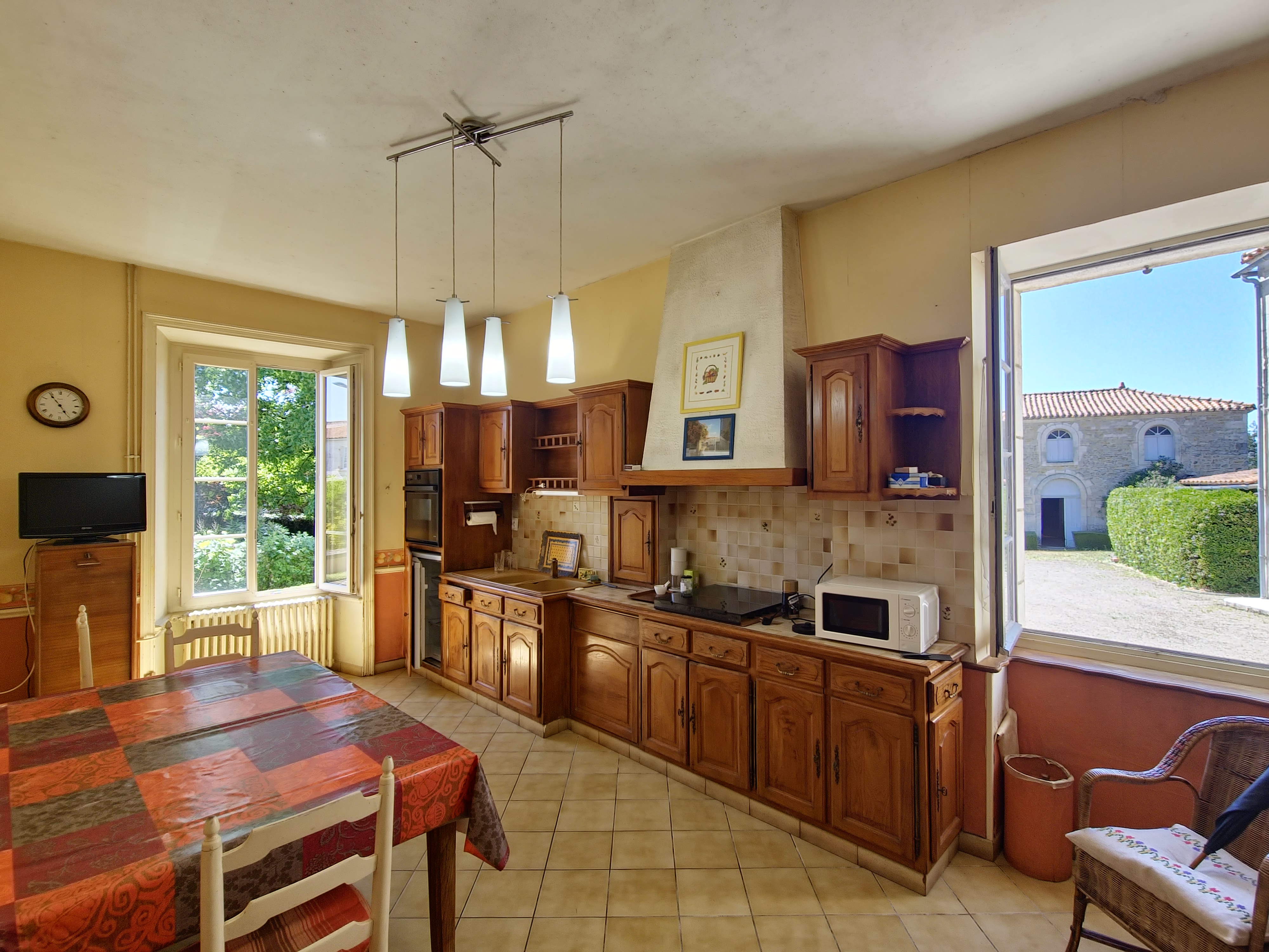 French property for sale in Sainte-Hermine, Vendée - €535,000 - photo 