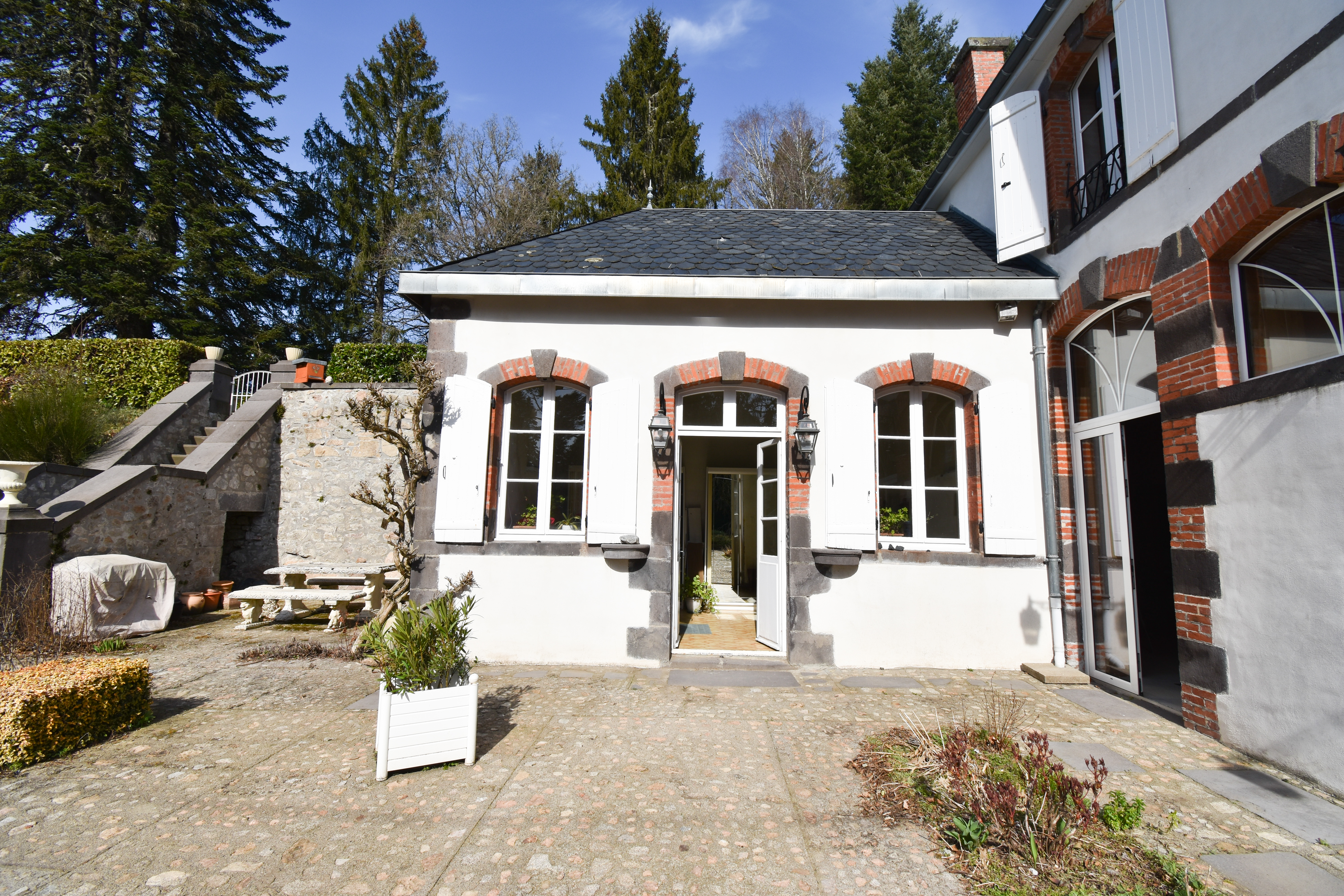 French property for sale in Ussel, Corrèze - €819,000 - photo 