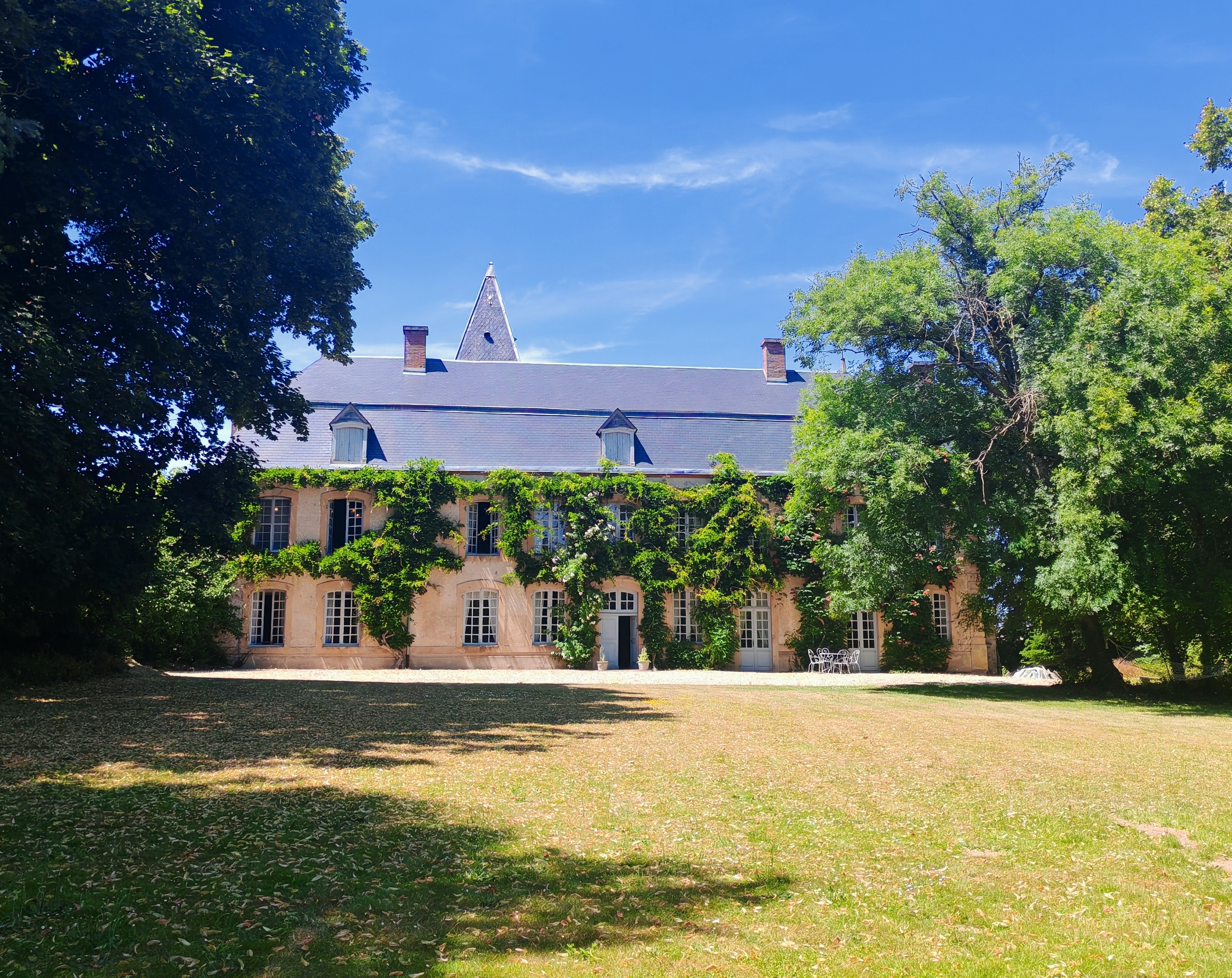 Propriété en France à vendre à Theneuille, Allier - &#8364;1 100 000 - photo 