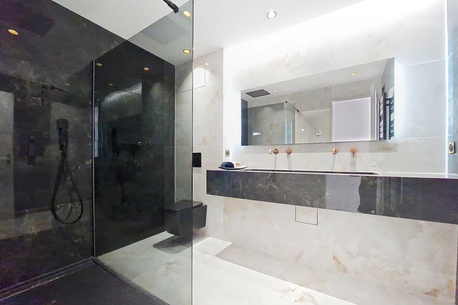 French property for sale in Nice, Alpes-Maritimes - €1,090,000 - photo 