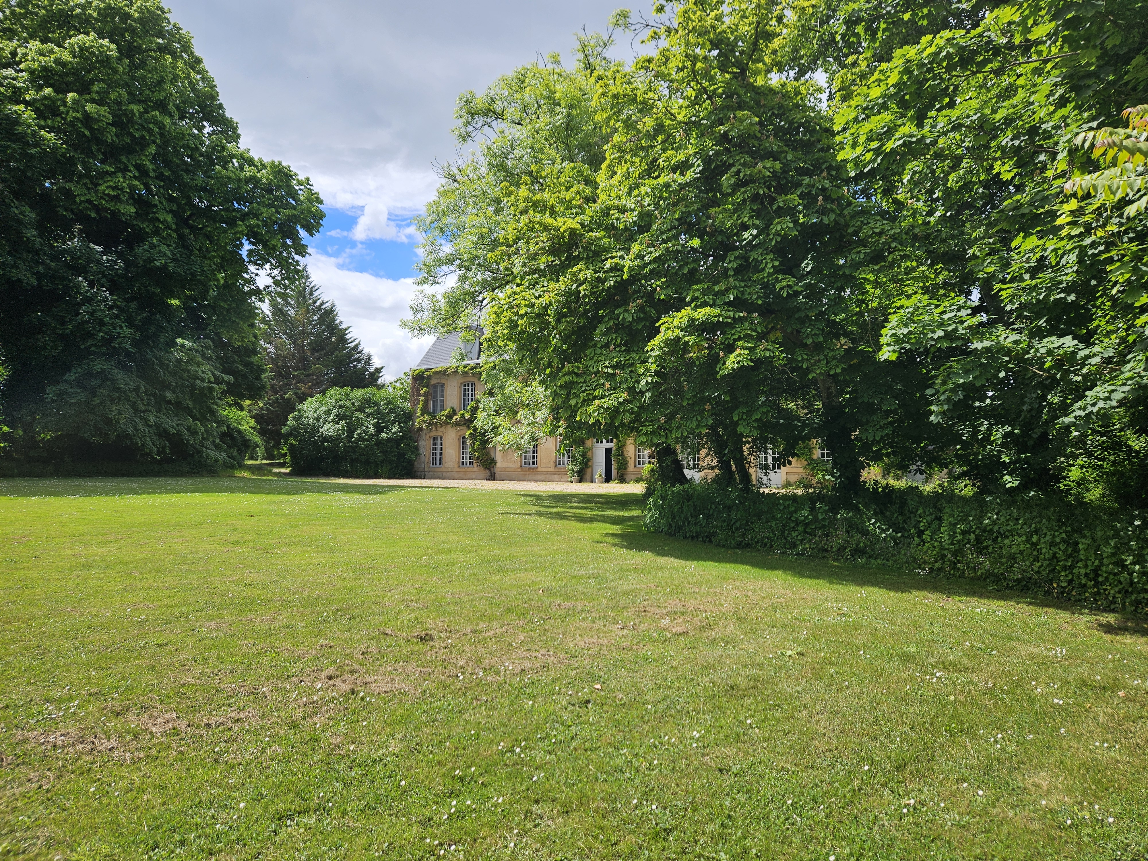 Propriété en France à vendre à Theneuille, Allier - &#8364;1 100 000 - photo 