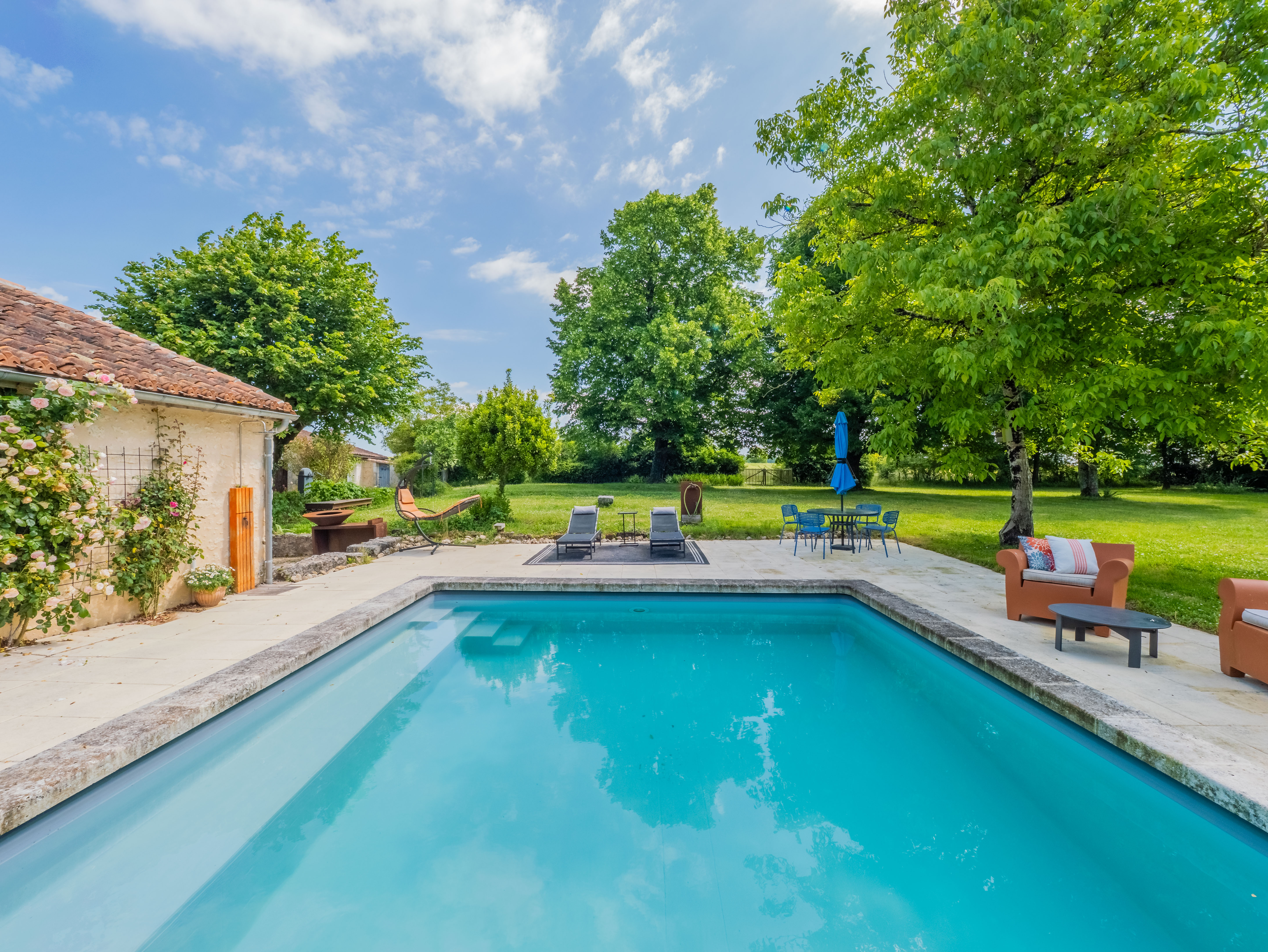 Propriété en France à vendre à Angoulême, Charente - €995 000 - photo 