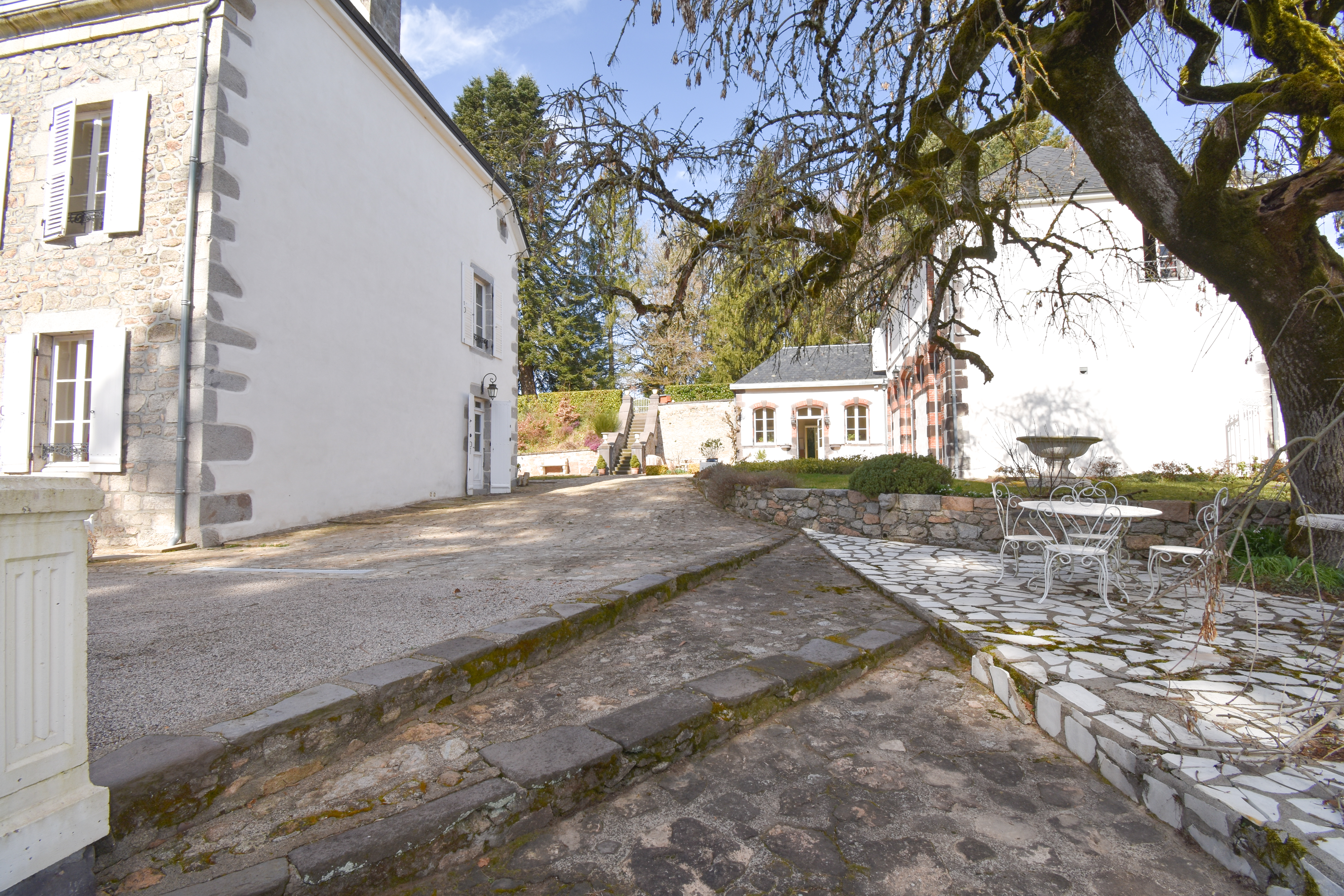 French property for sale in Ussel, Corrèze - €819,000 - photo 