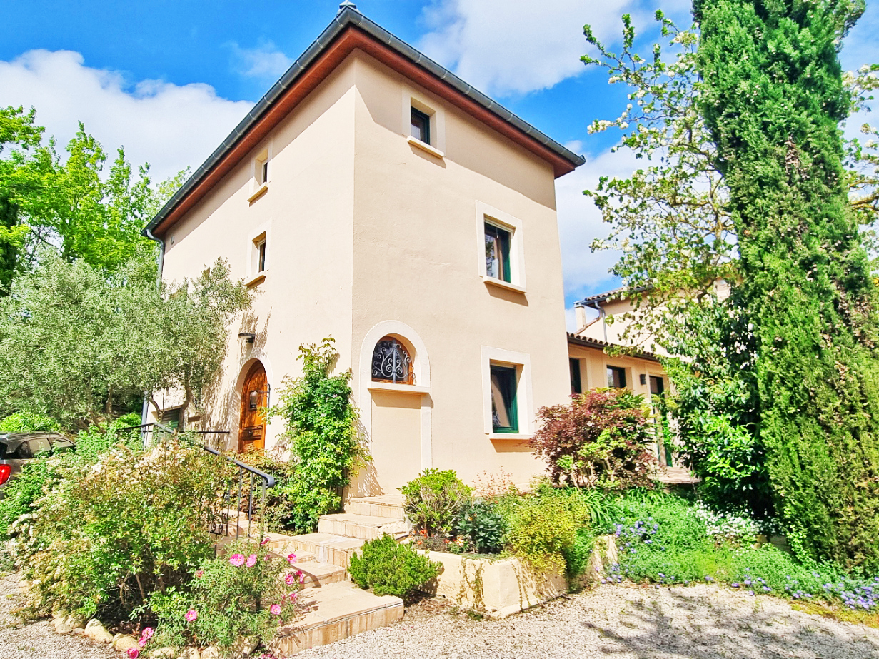 Propriété en France à vendre à Pamiers, Ariège - &#8364;780 000 - photo 