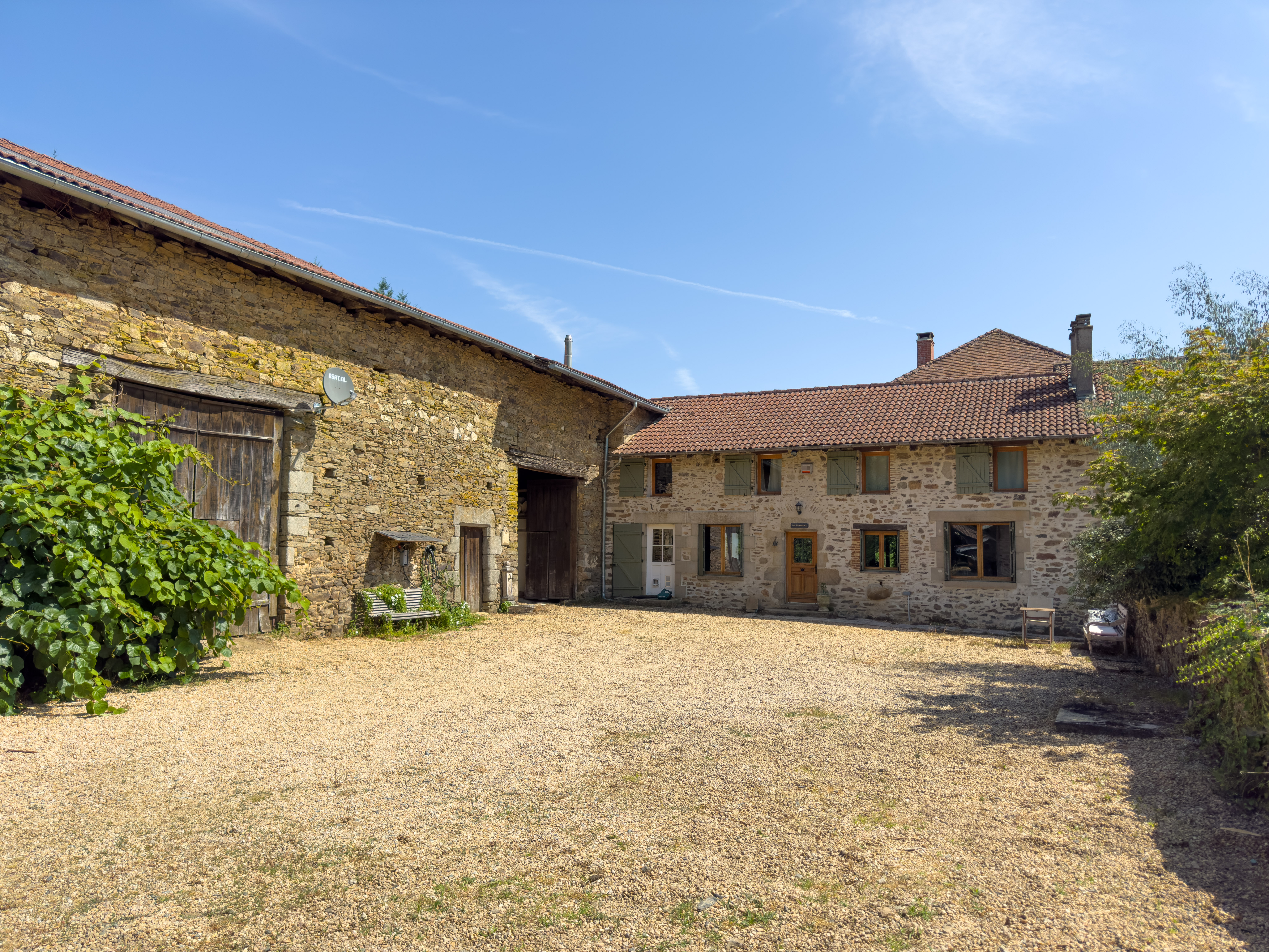 French property for sale in Châlus, Haute-Vienne - €849,000 - photo 