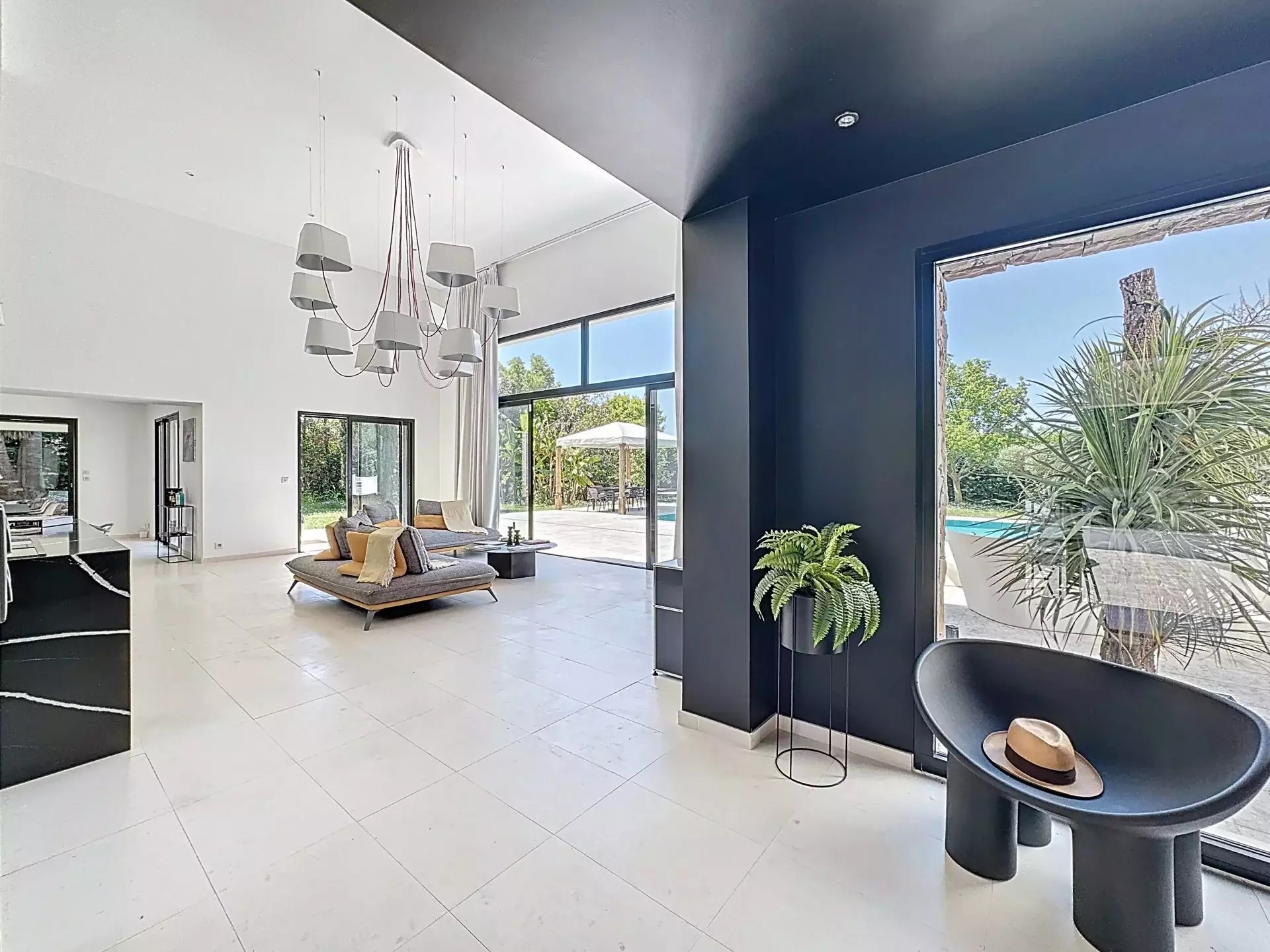 French property for sale in Roquefort-les-Pins, Alpes-Maritimes - €2,300,000 - photo 