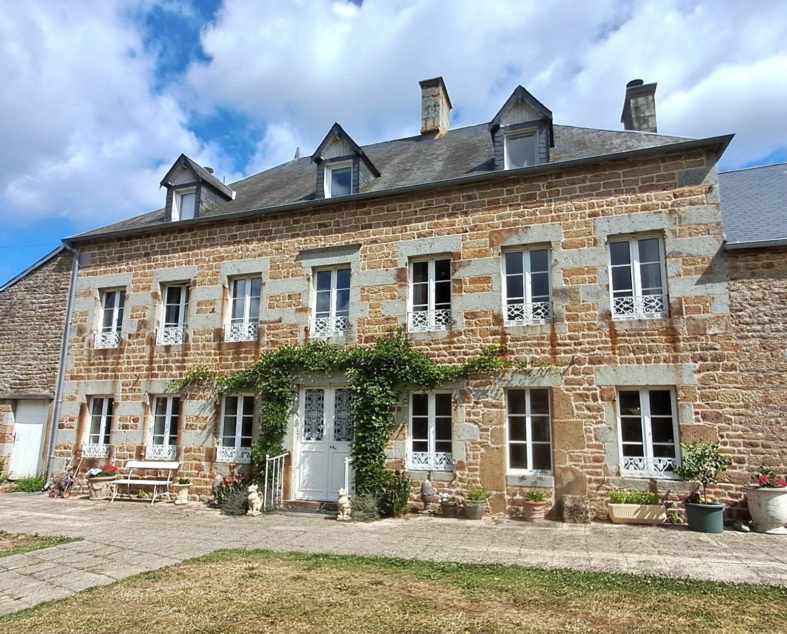 French property for sale in Athis-Val de Rouvre, Orne - €446,808 - photo 