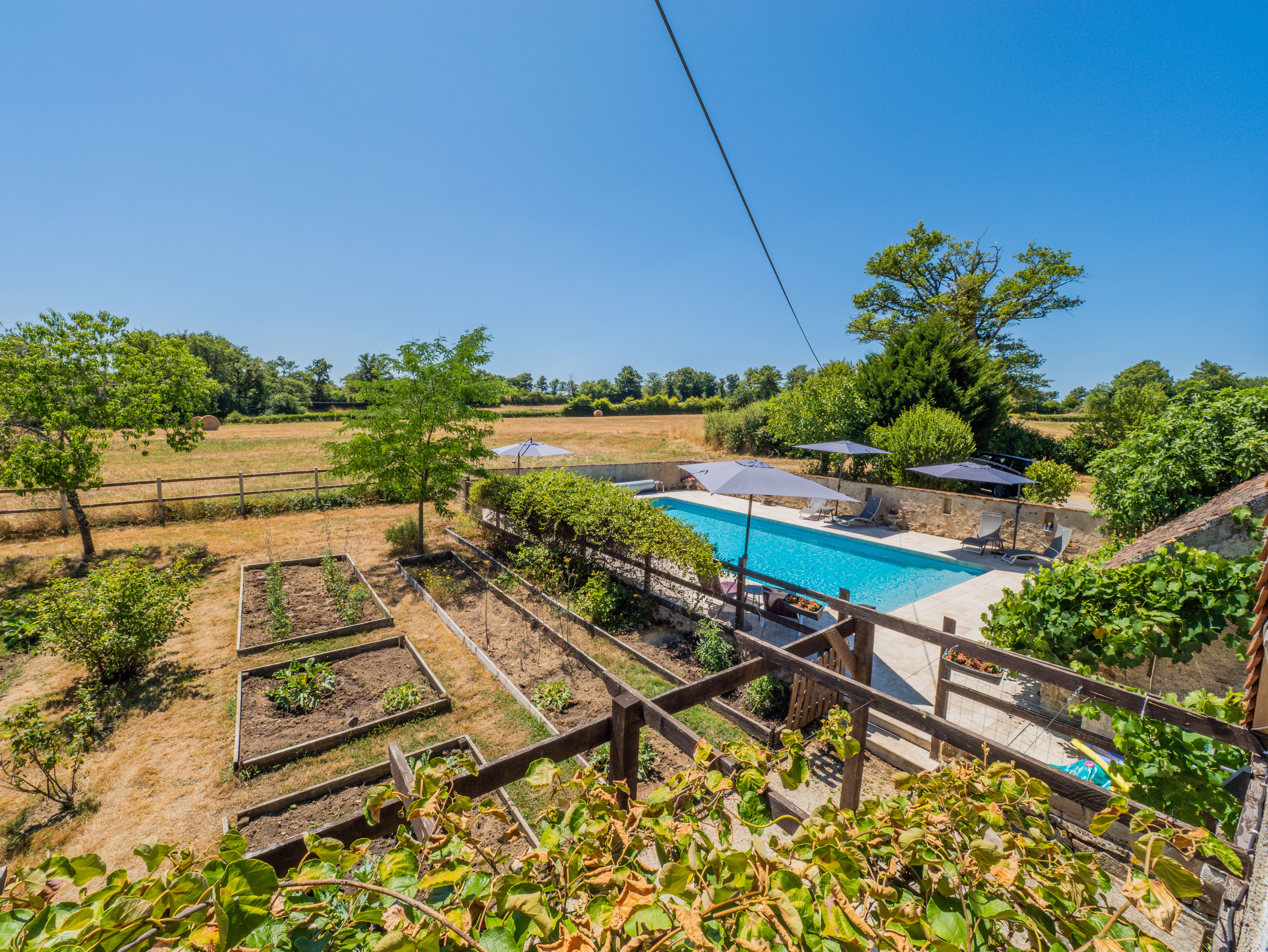 Propriété en France à vendre à Brigueil-le-Chantre, Vienne - &#8364;990 150 - photo 
