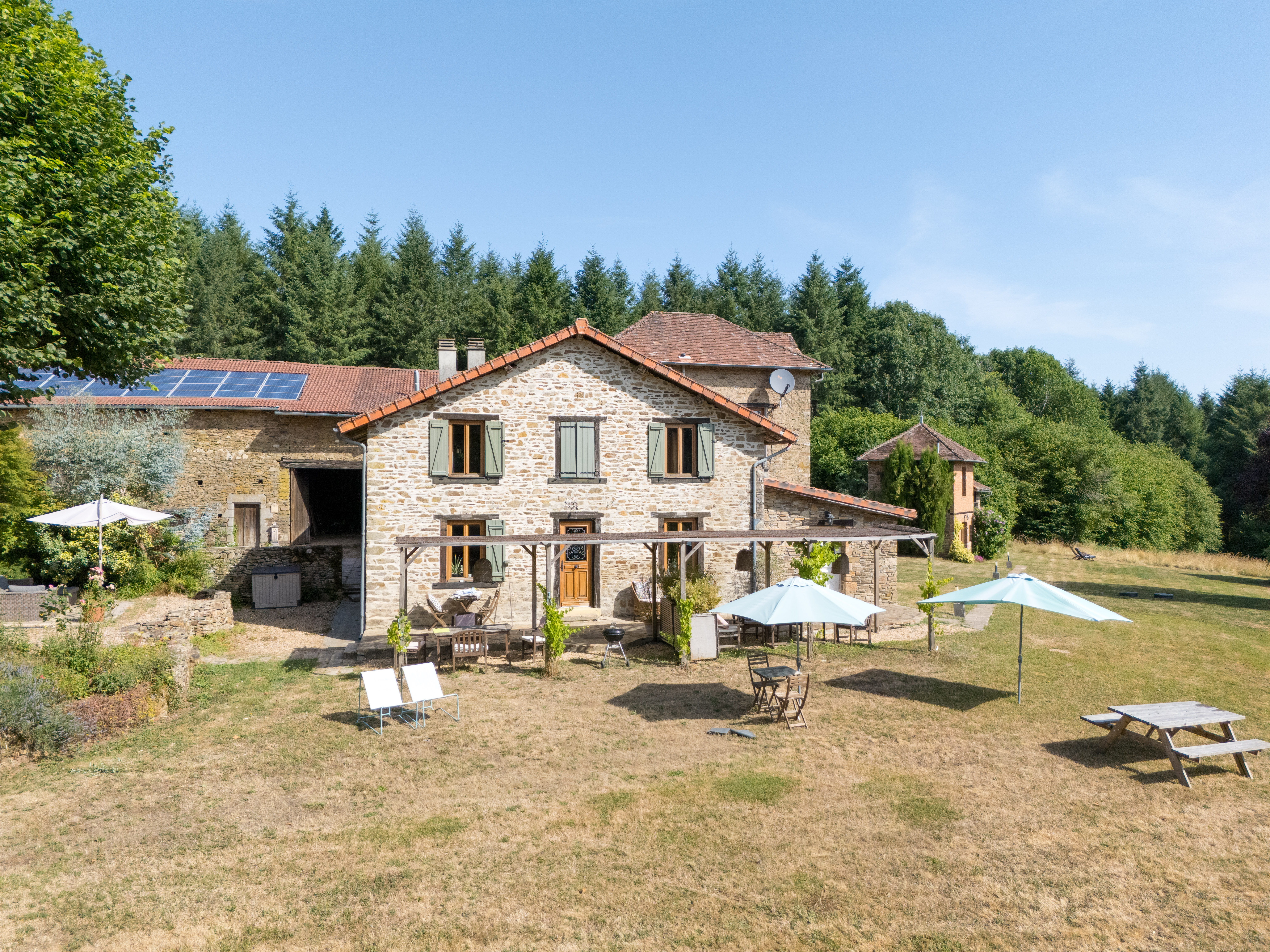 French property for sale in Châlus, Haute-Vienne - €849,000 - photo 