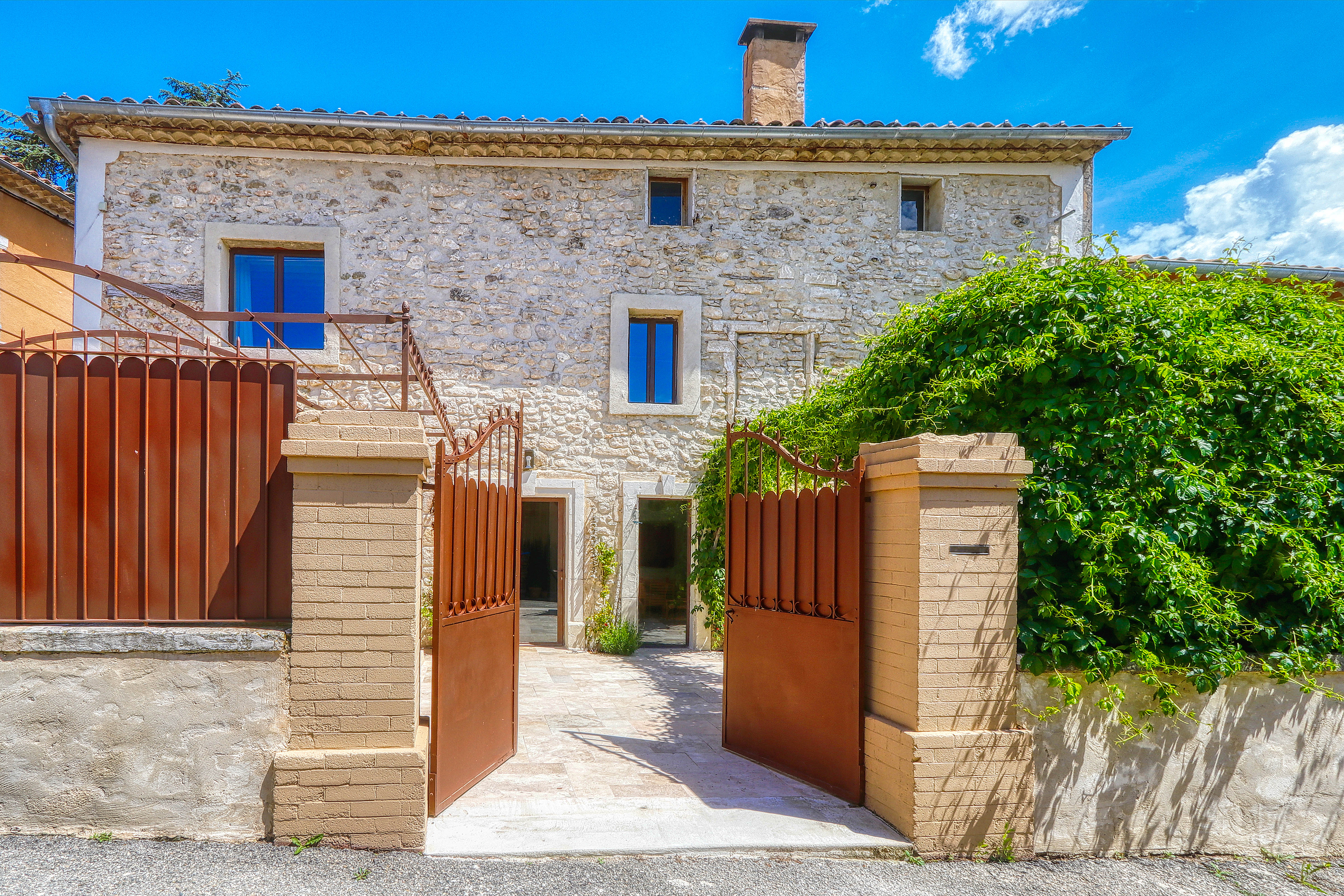 Propriété en France à vendre à Rustrel, Vaucluse - &#8364;798 000 - photo 
