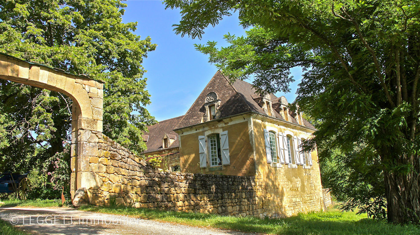 Perigord Noir - Amazing huge stone property, authenticity, 10 bedrooms, 18ha secluded à Rudeau-Ladosse