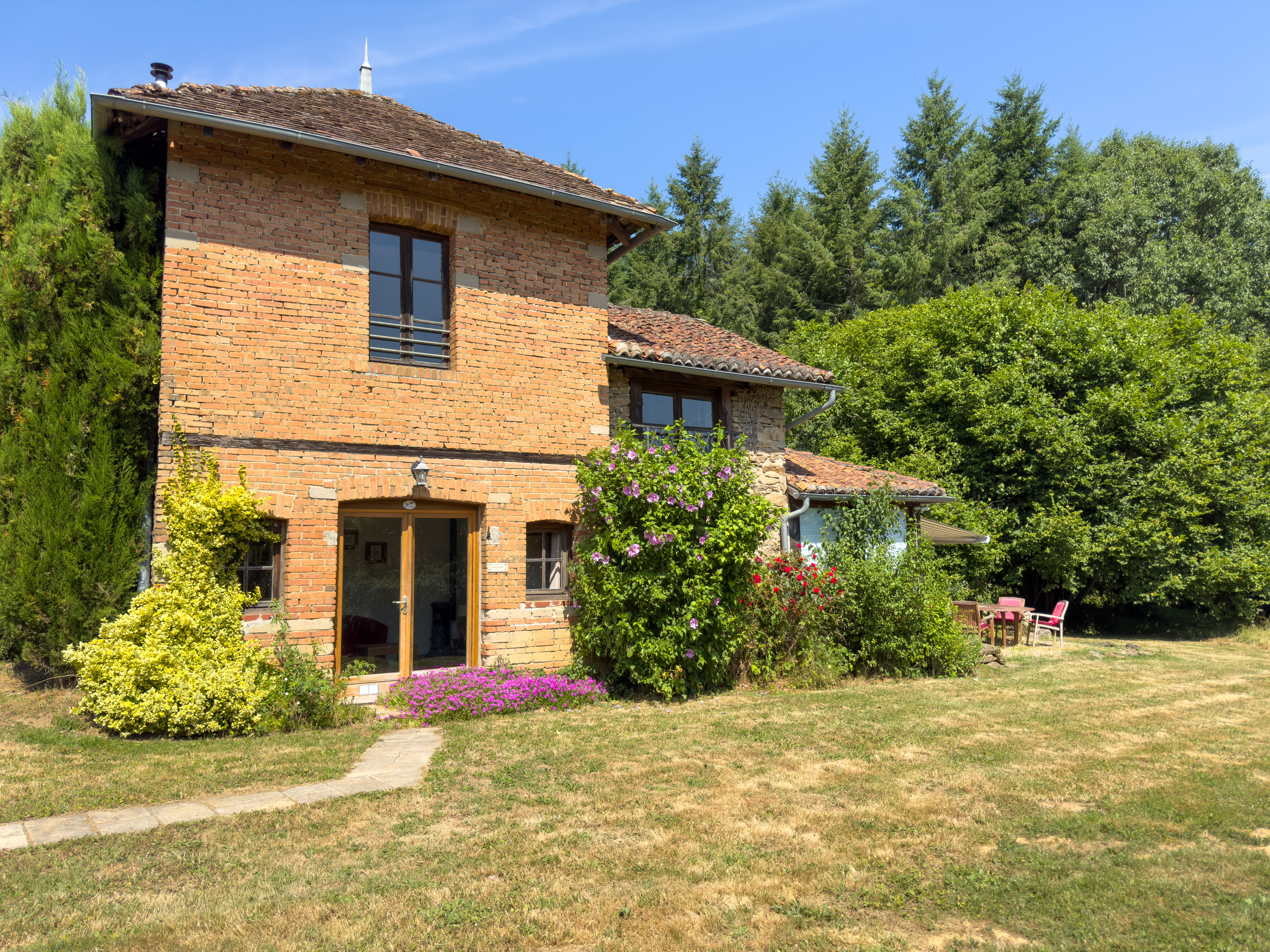 French property for sale in Châlus, Haute-Vienne - €849,000 - photo 