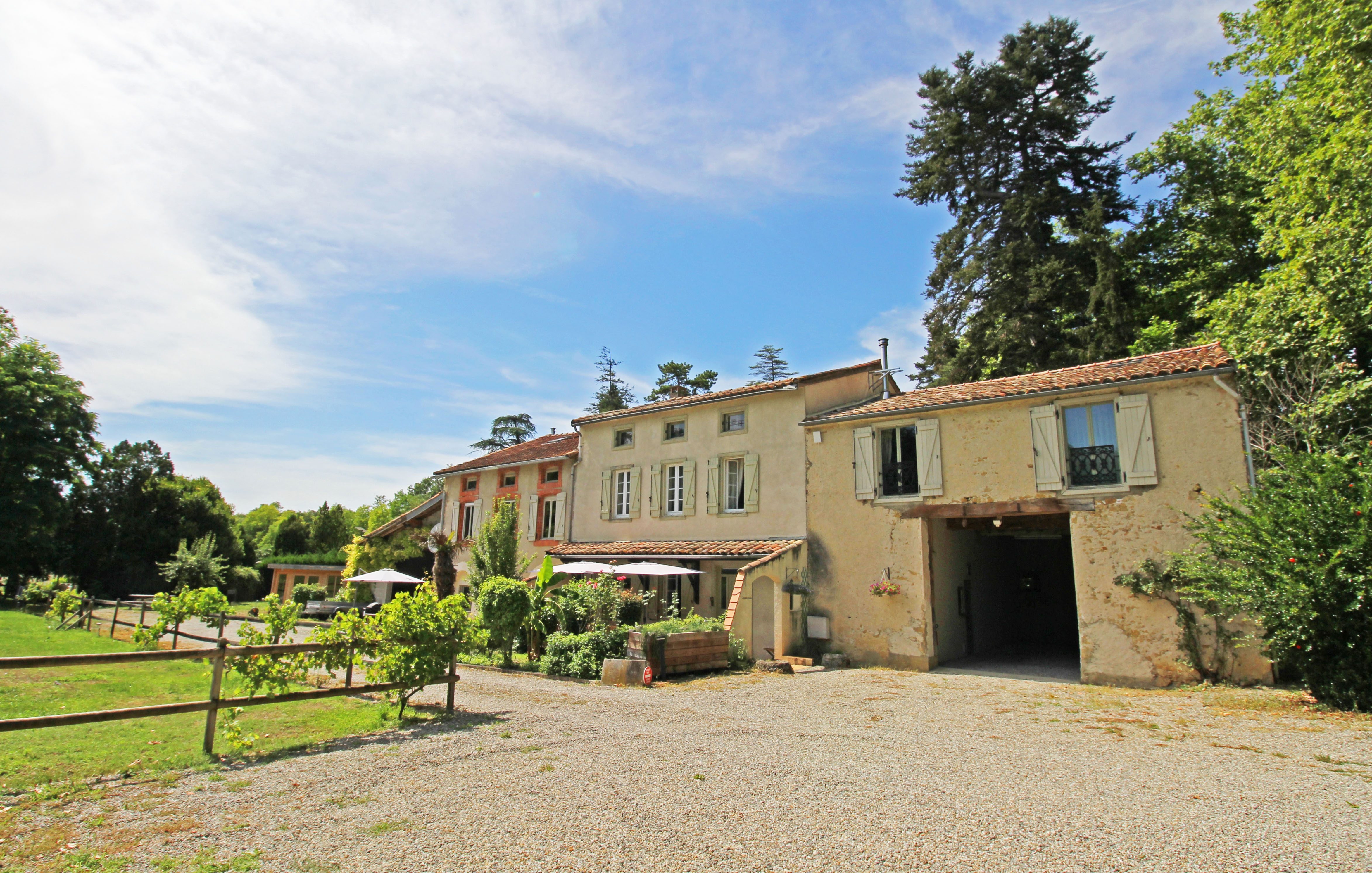 Propriété en France à vendre à Mirepoix, Ariège - &#8364;925 000 - photo 