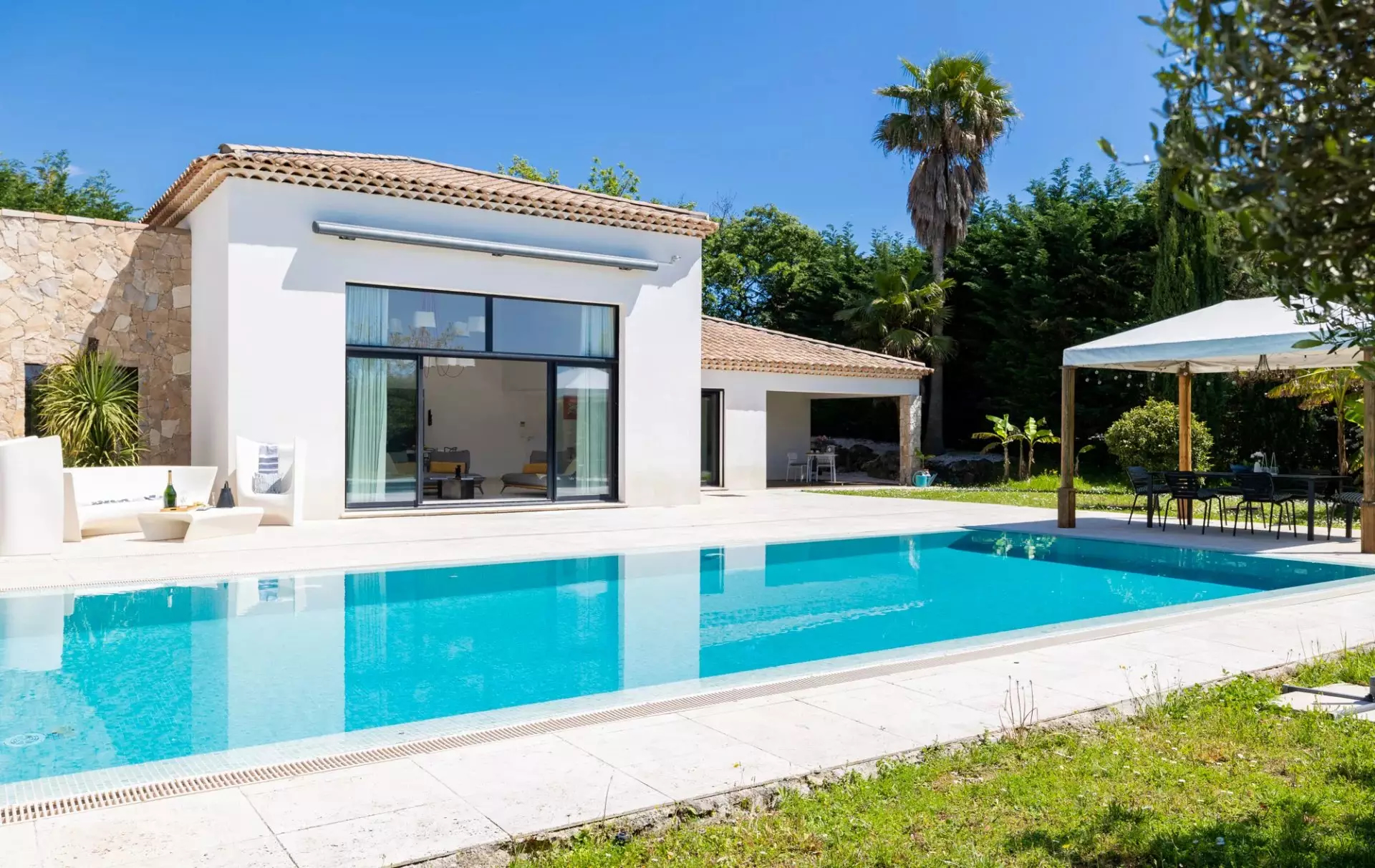 French property for sale in Roquefort-les-Pins, Alpes-Maritimes - €2,300,000 - photo 