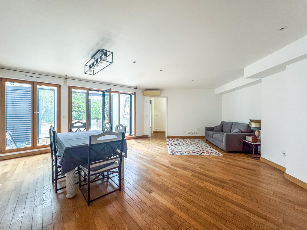 French property for sale in Paris 15e Arrondissement, Paris - €1,750,000 - photo 