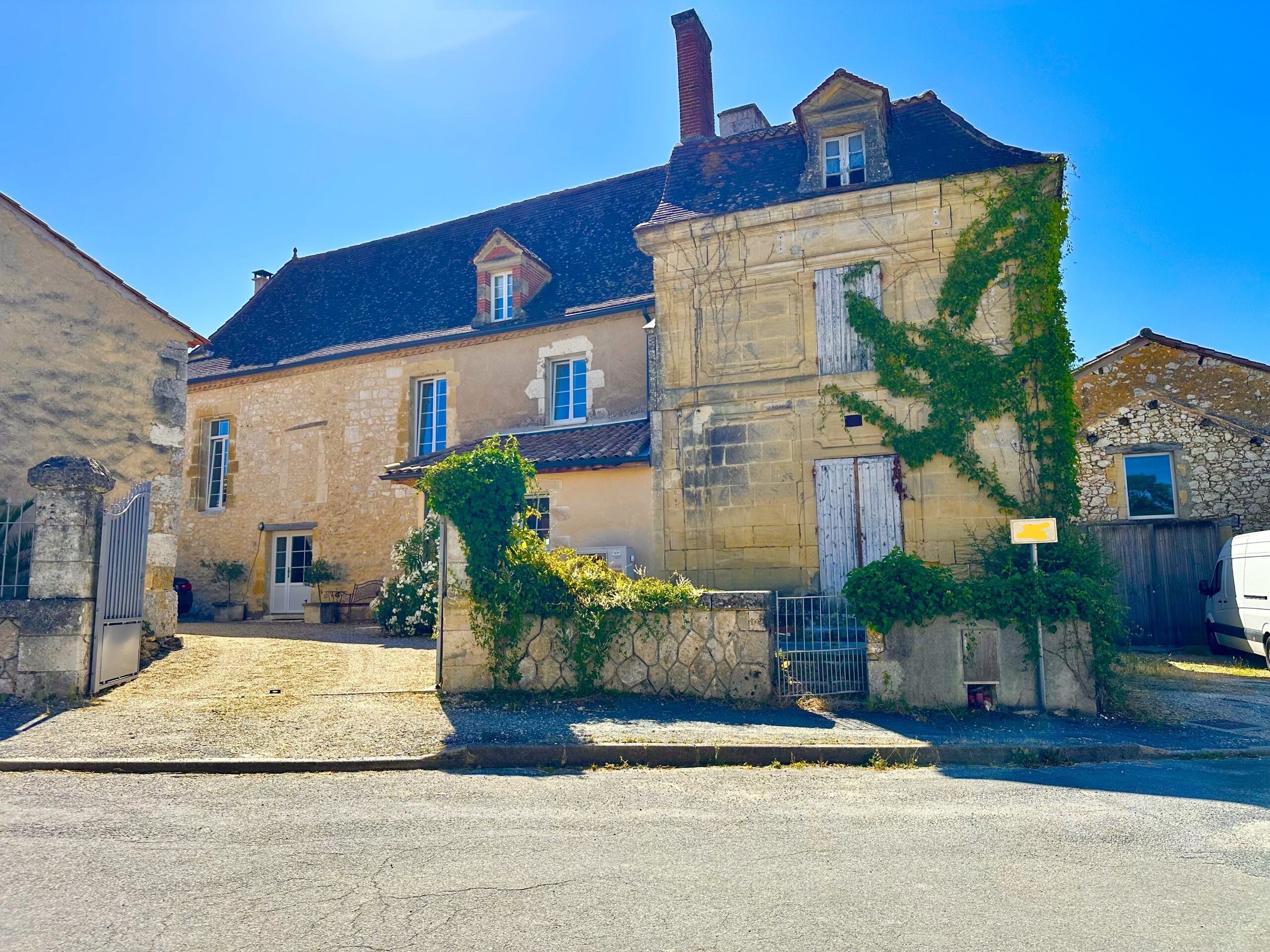Propriété en France à vendre à Faux, Dordogne - €798 000 - photo