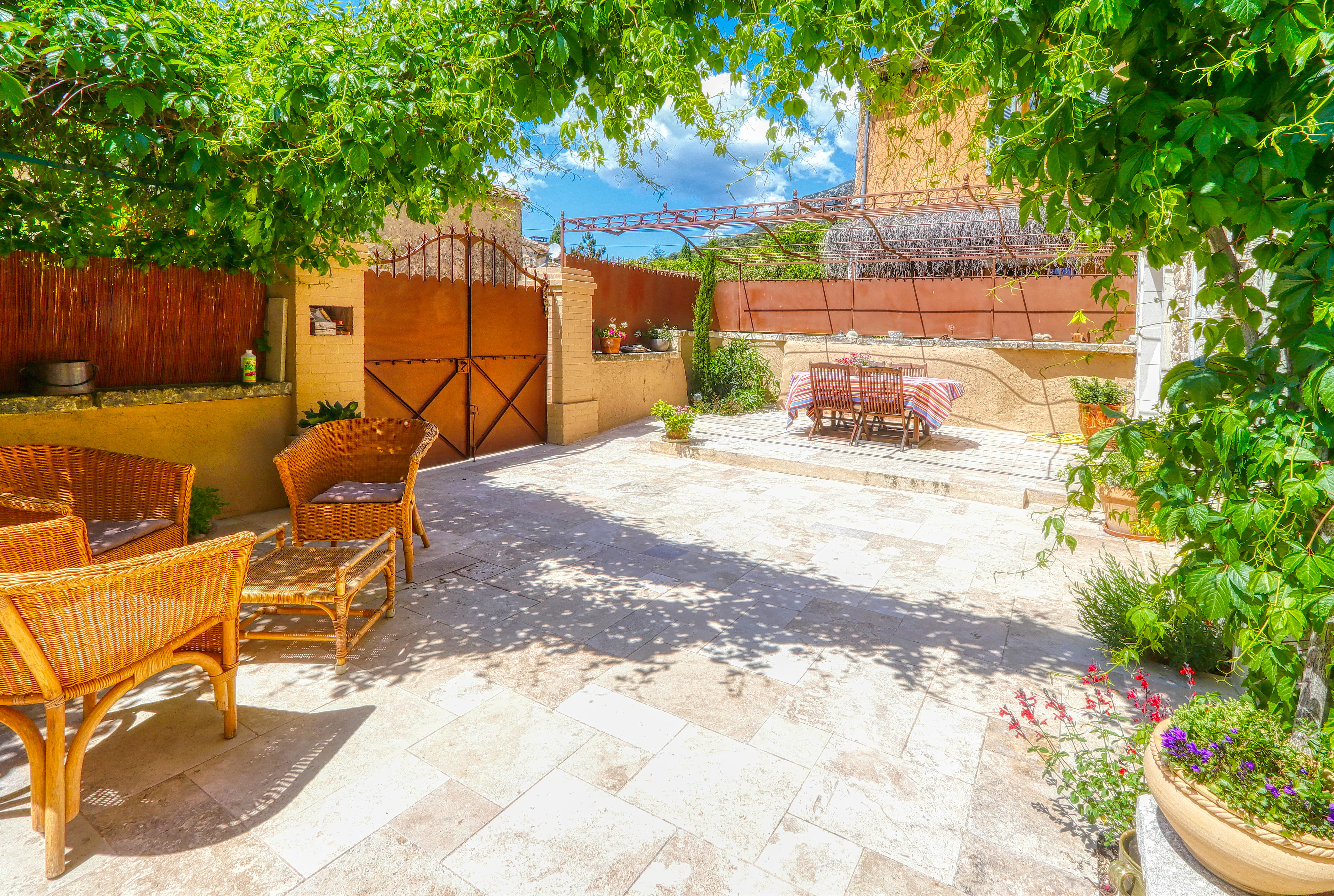 Propriété en France à vendre à Rustrel, Vaucluse - &#8364;798 000 - photo 