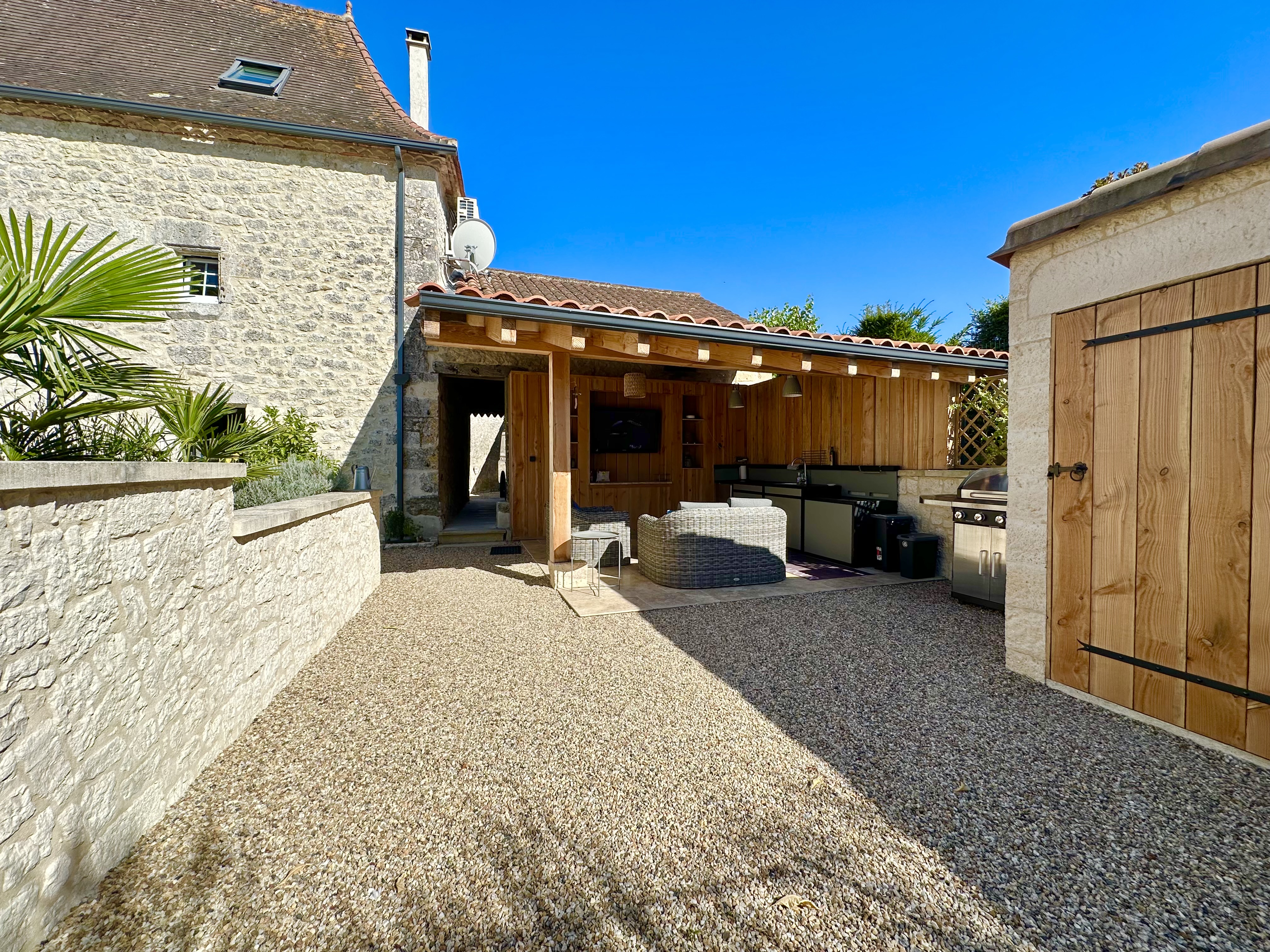 Propriété en France à vendre à Faux, Dordogne - €798 000 - photo