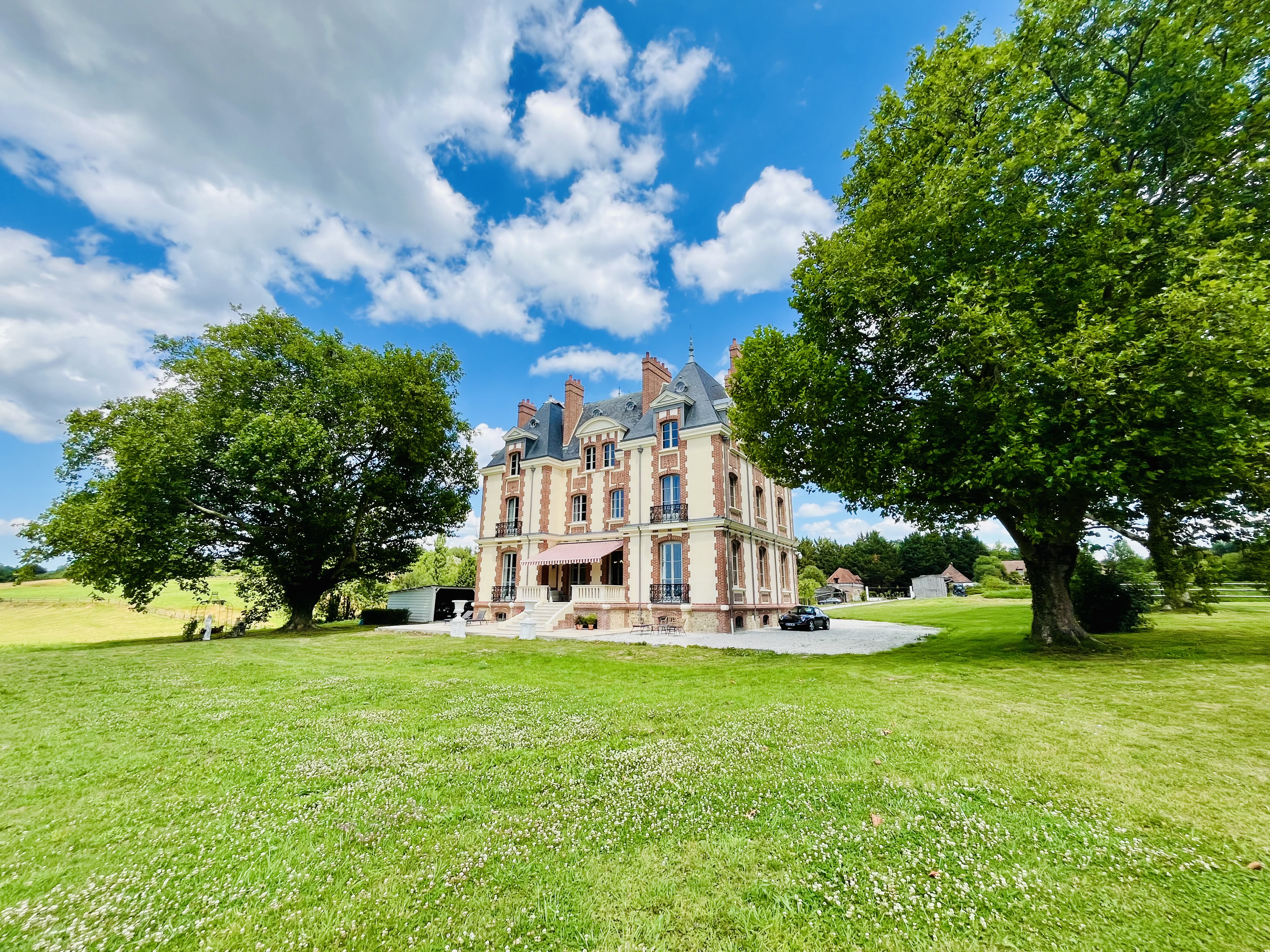 Propriété en France à vendre à Pont-l'Évêque, Calvados - &#8364;5 420 000 - photo 