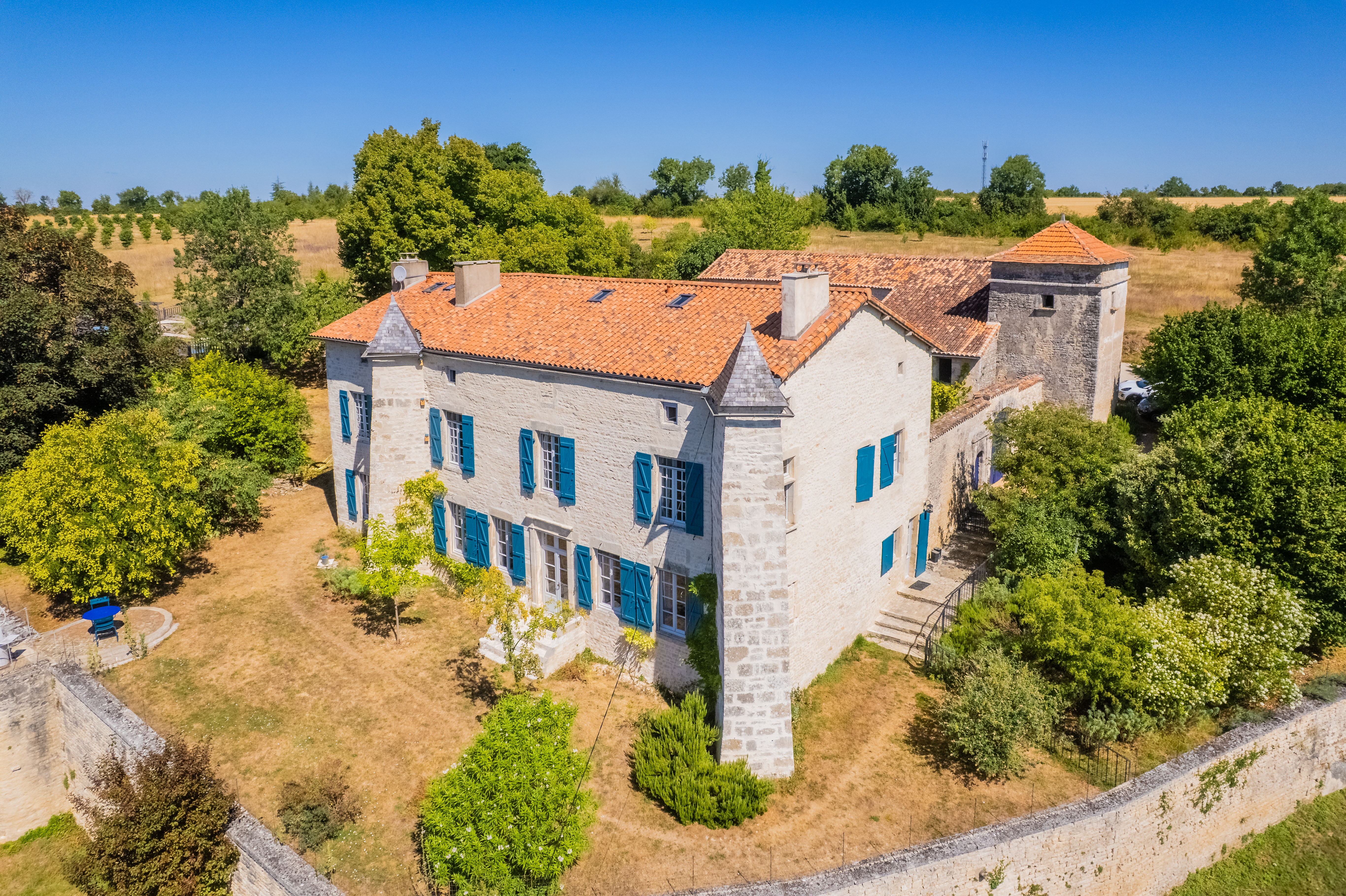 French property for sale in Mouton, Charente - €1,113,000 - photo 