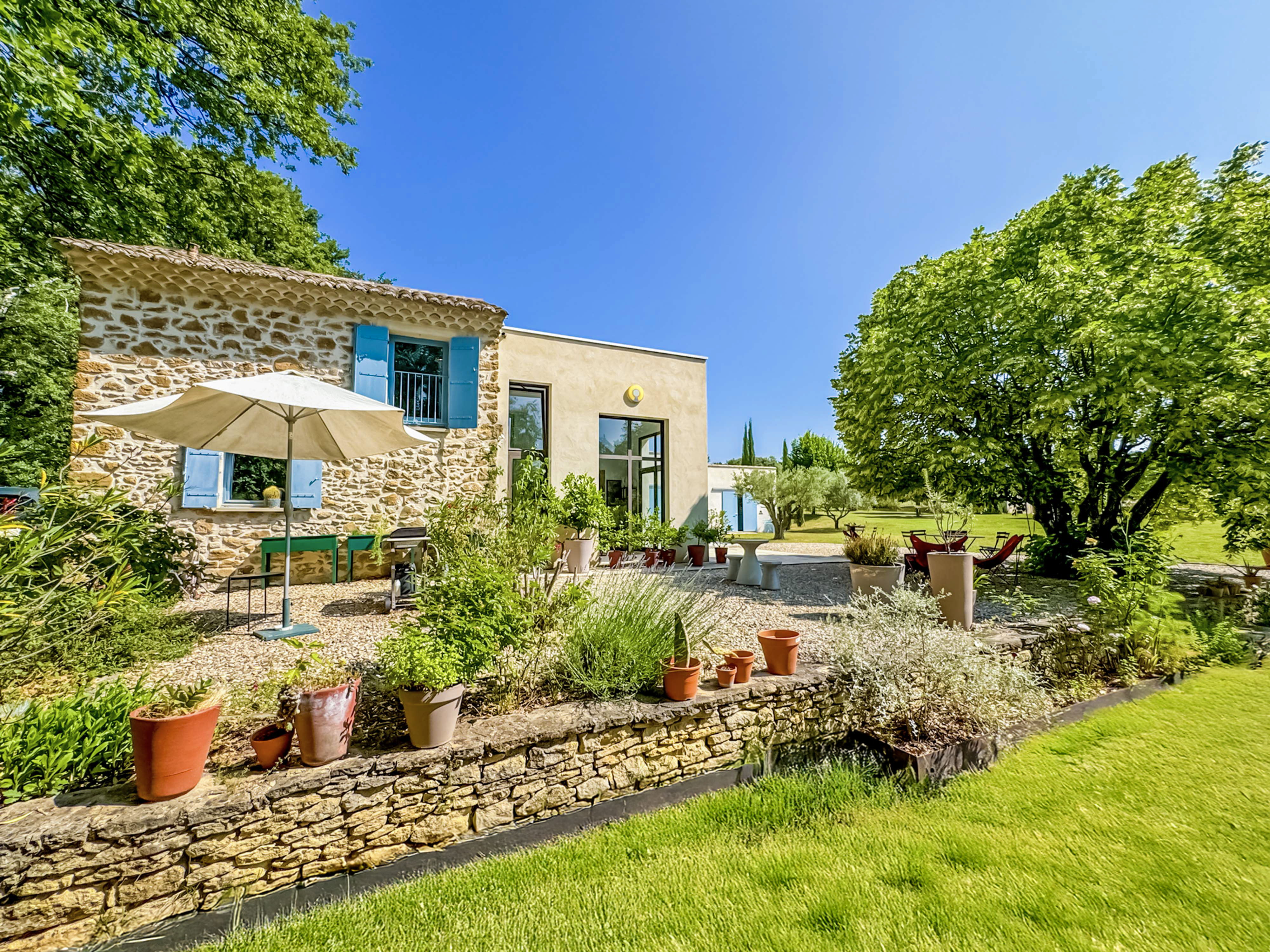 French property for sale in Vaison-la-Romaine, Vaucluse - €1,000,000 - photo 