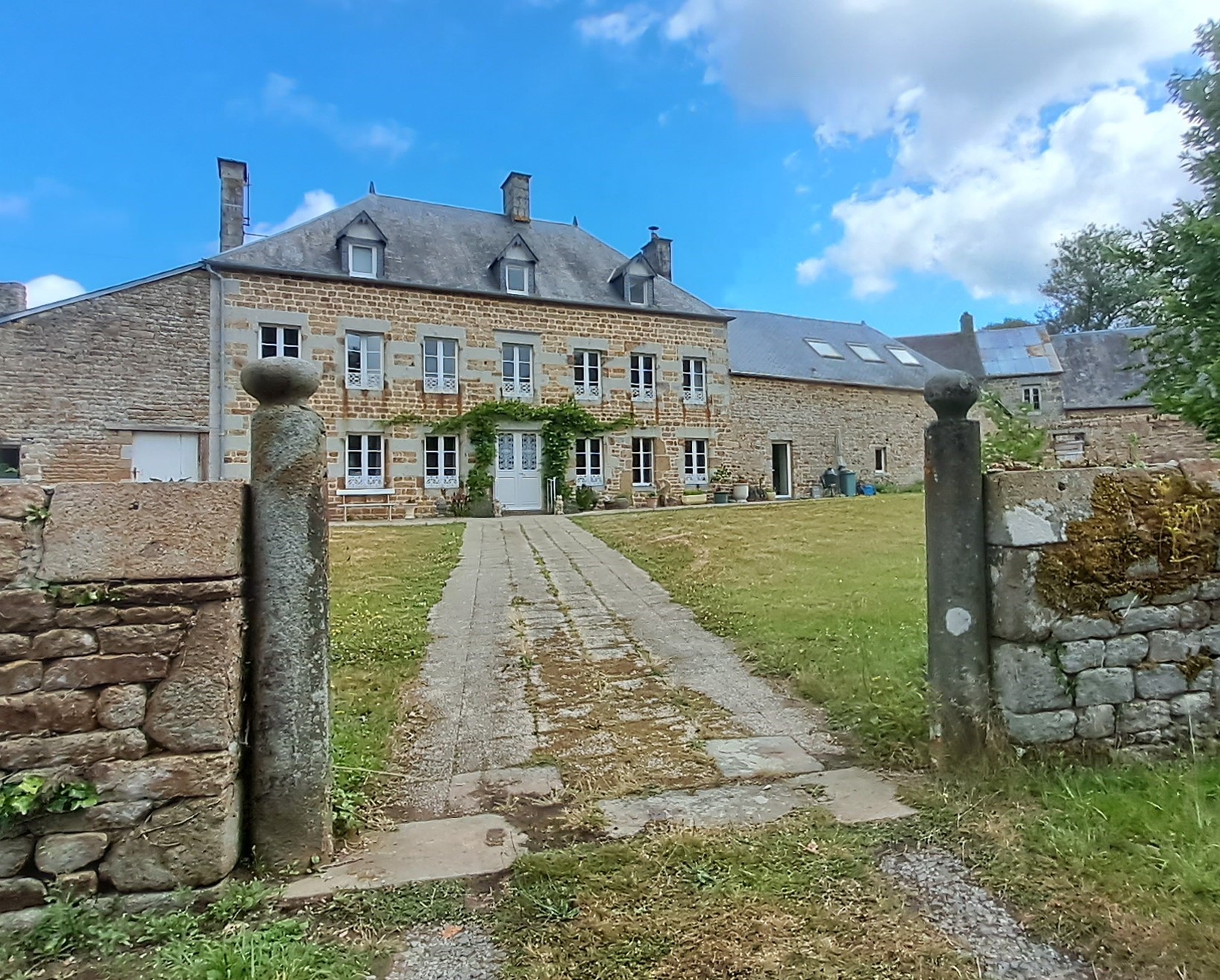 French property for sale in Athis-Val de Rouvre, Orne - €446,808 - photo 