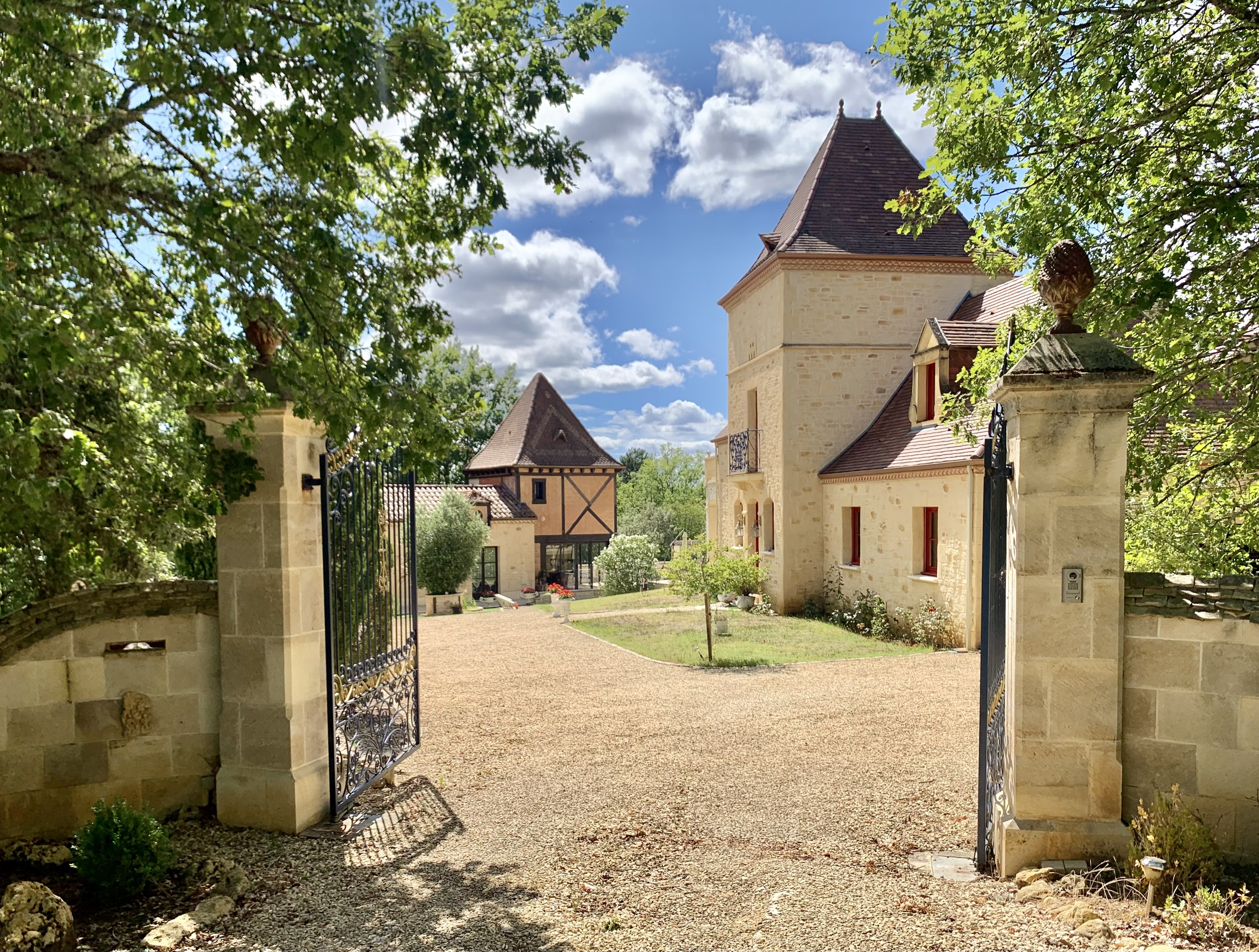 French property for sale in Sarlat-la-Canéda, Dordogne - €1,000,000 - photo 