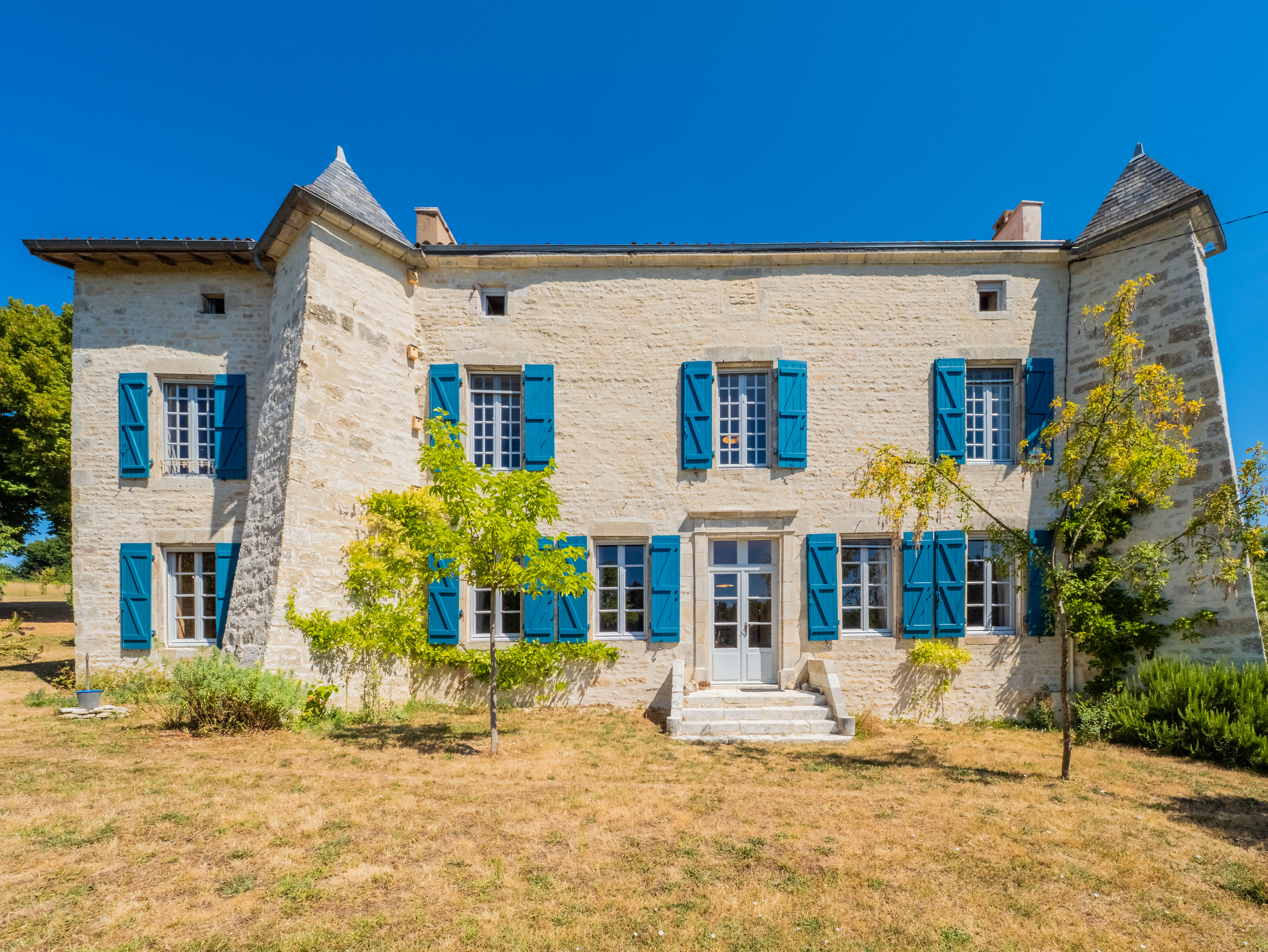 French property for sale in Mouton, Charente - €1,113,000 - photo 