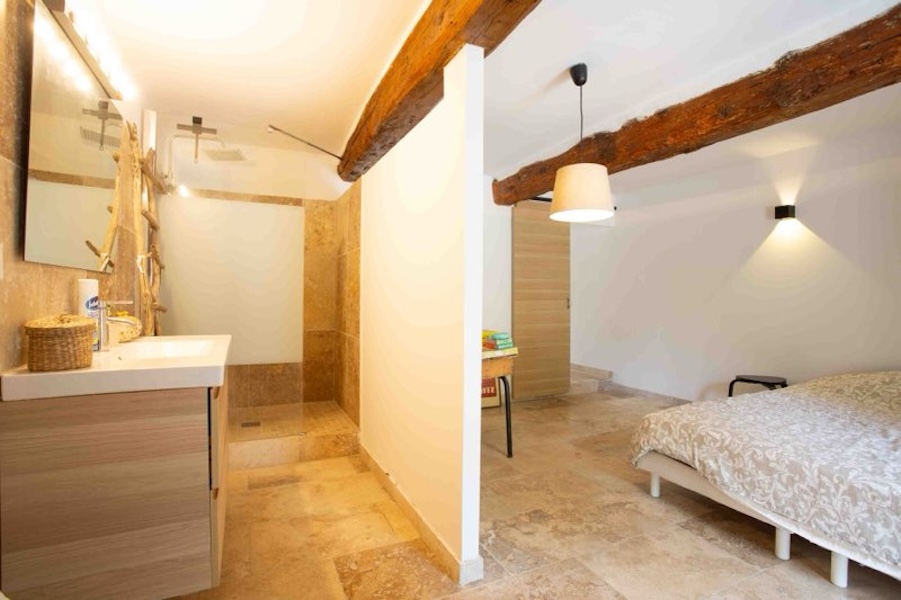 French property for sale in Rognonas, Bouches-du-Rhône - €1,600,000 - photo 