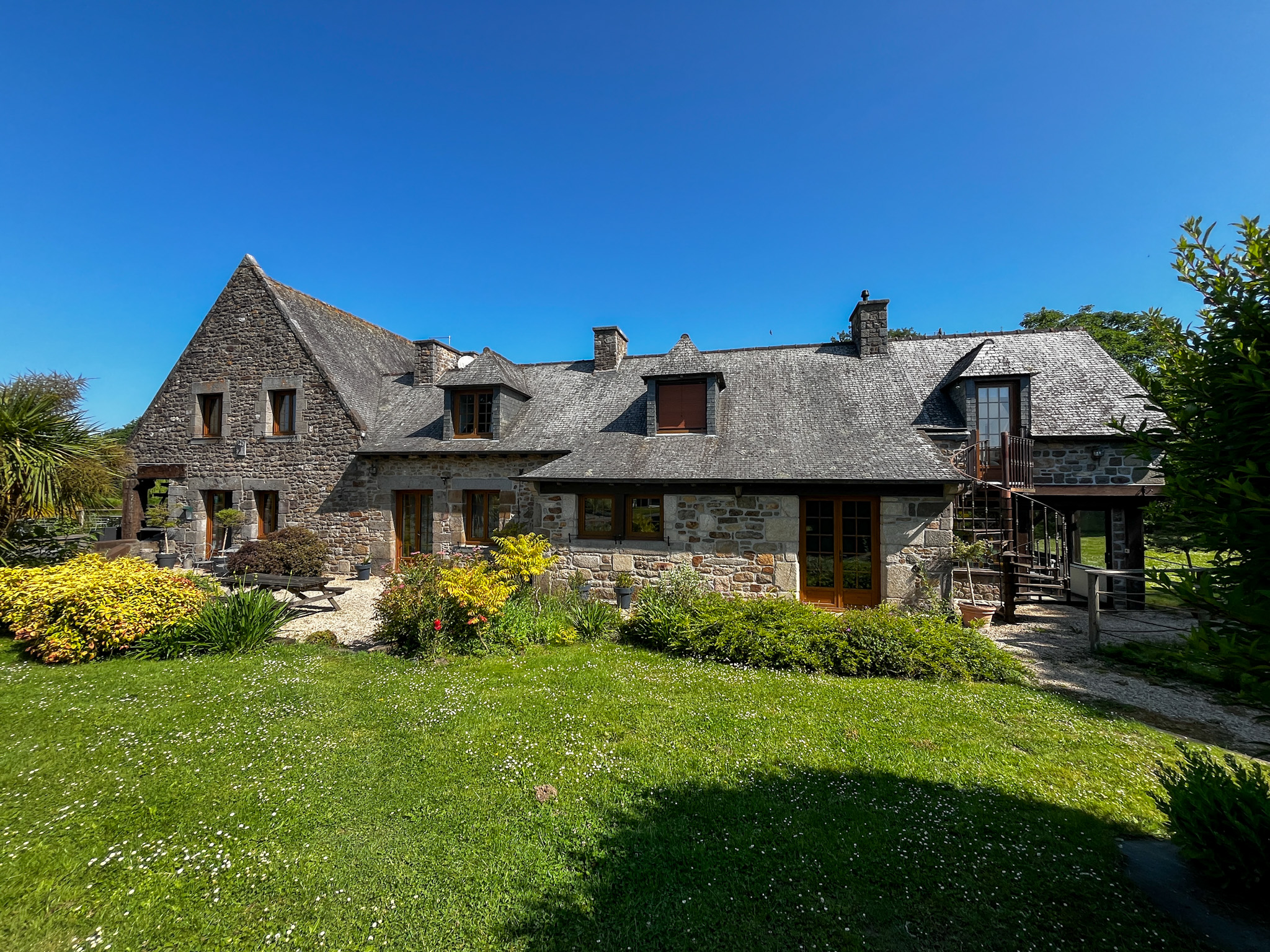 Propriété en France à vendre à Mesnil-Roc'h, Ille-et-Vilaine - &#8364;1 865 195 - photo 