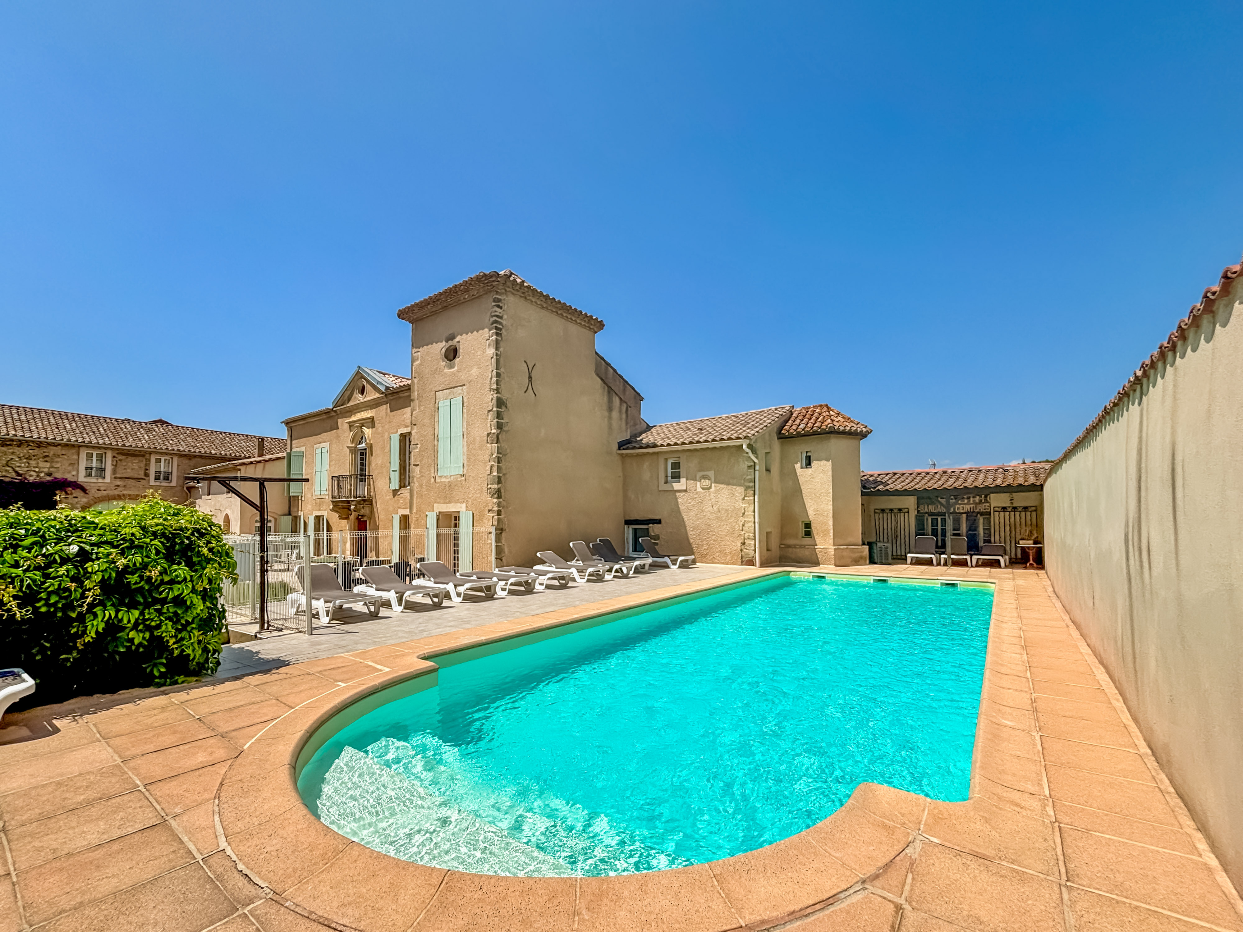 Propriété en France à vendre à Saint-Nazaire-d'Aude, Aude - &#8364;1 495 000 - photo 