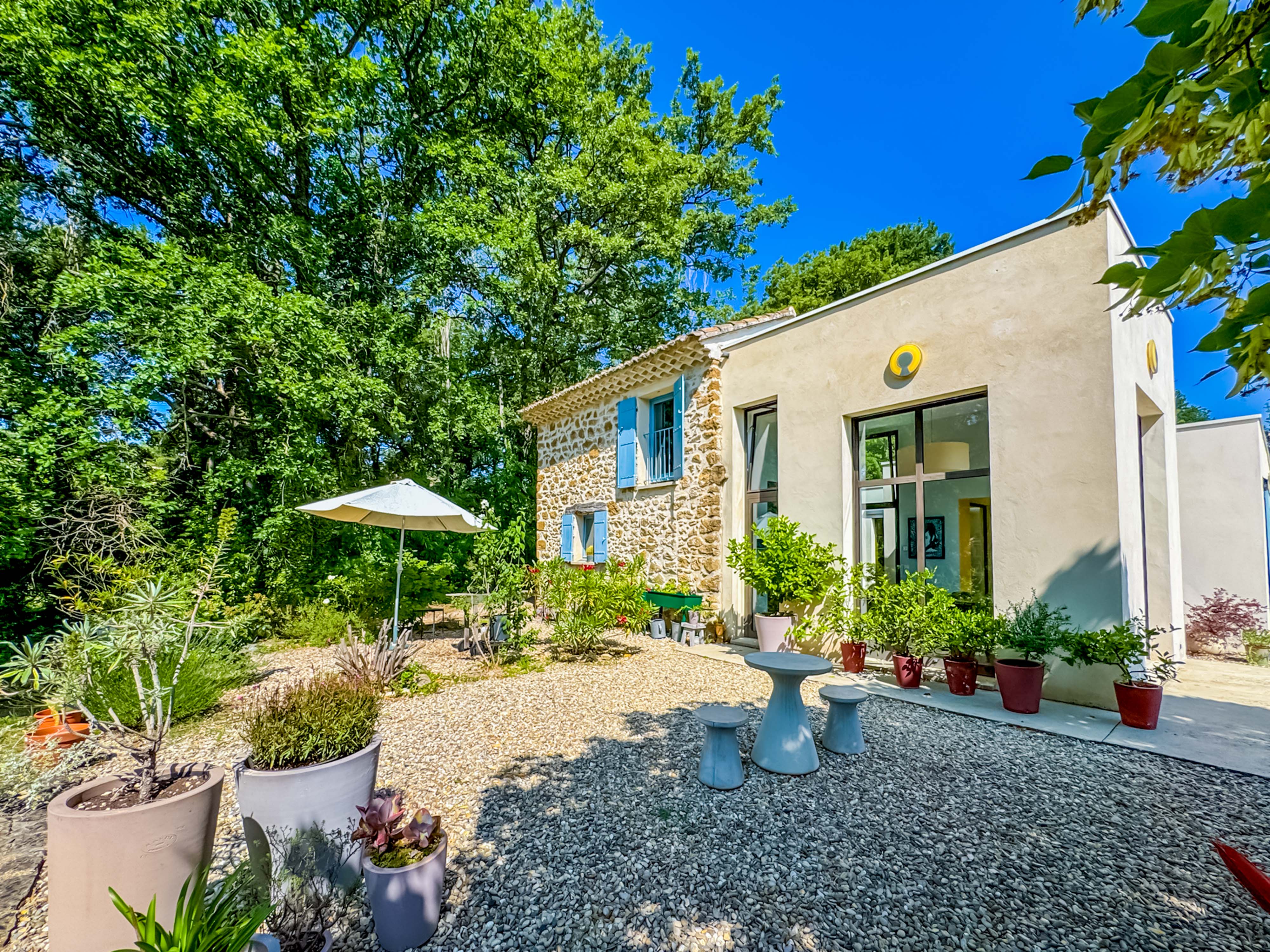 French property for sale in Vaison-la-Romaine, Vaucluse - €1,000,000 - photo 