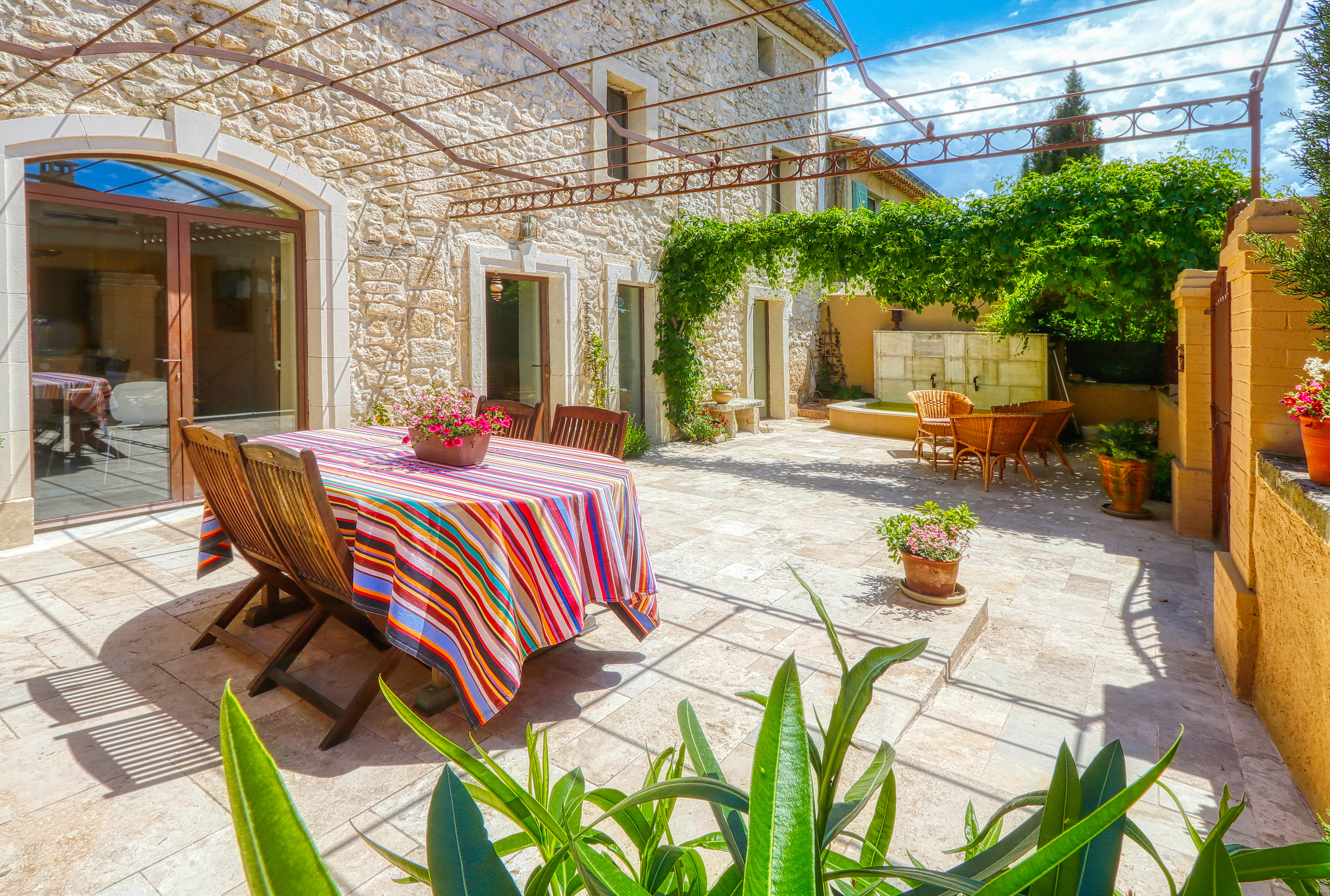Propriété en France à vendre à Rustrel, Vaucluse - &#8364;798 000 - photo 