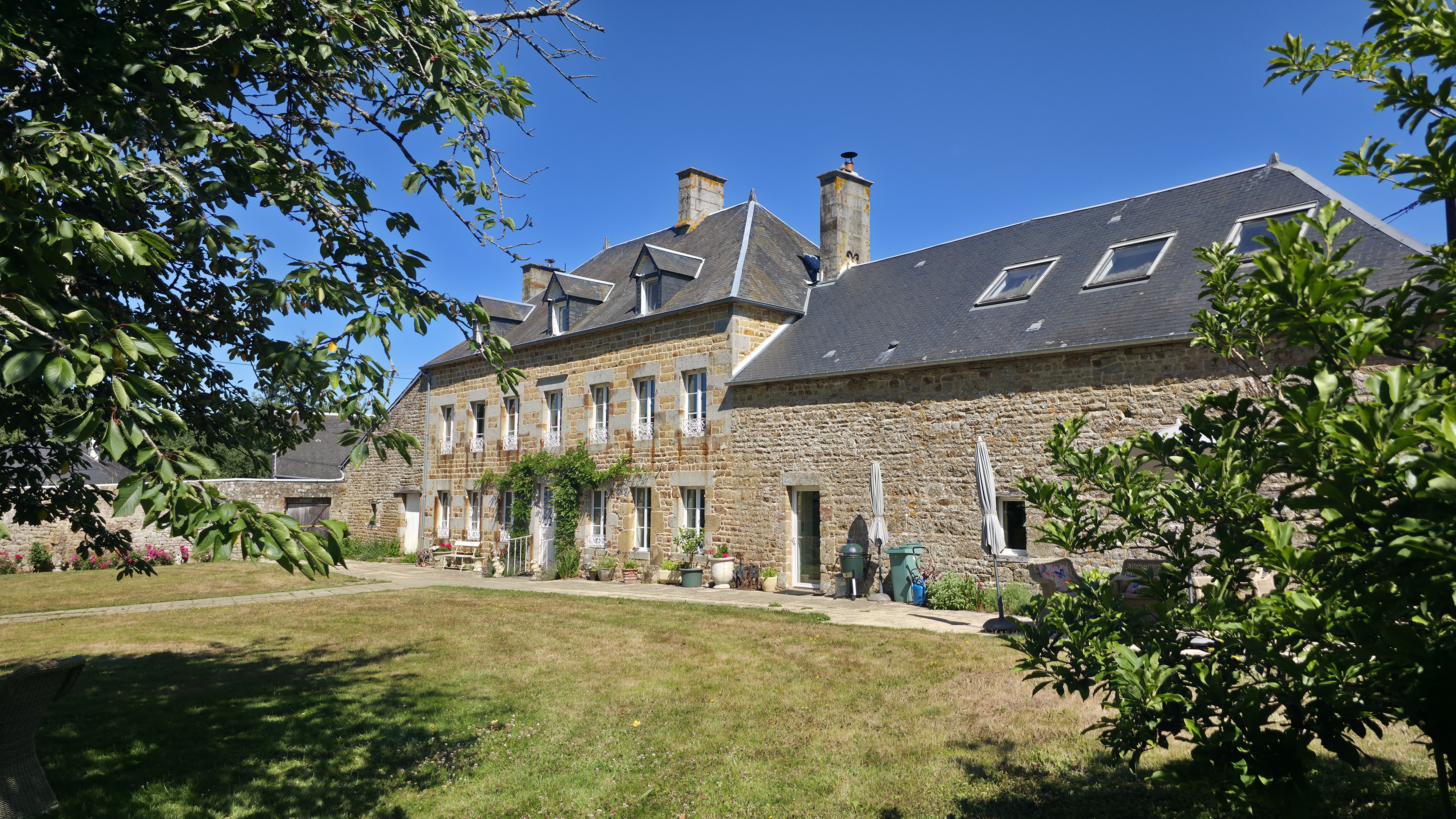 French property for sale in Athis-Val de Rouvre, Orne - €446,808 - photo 