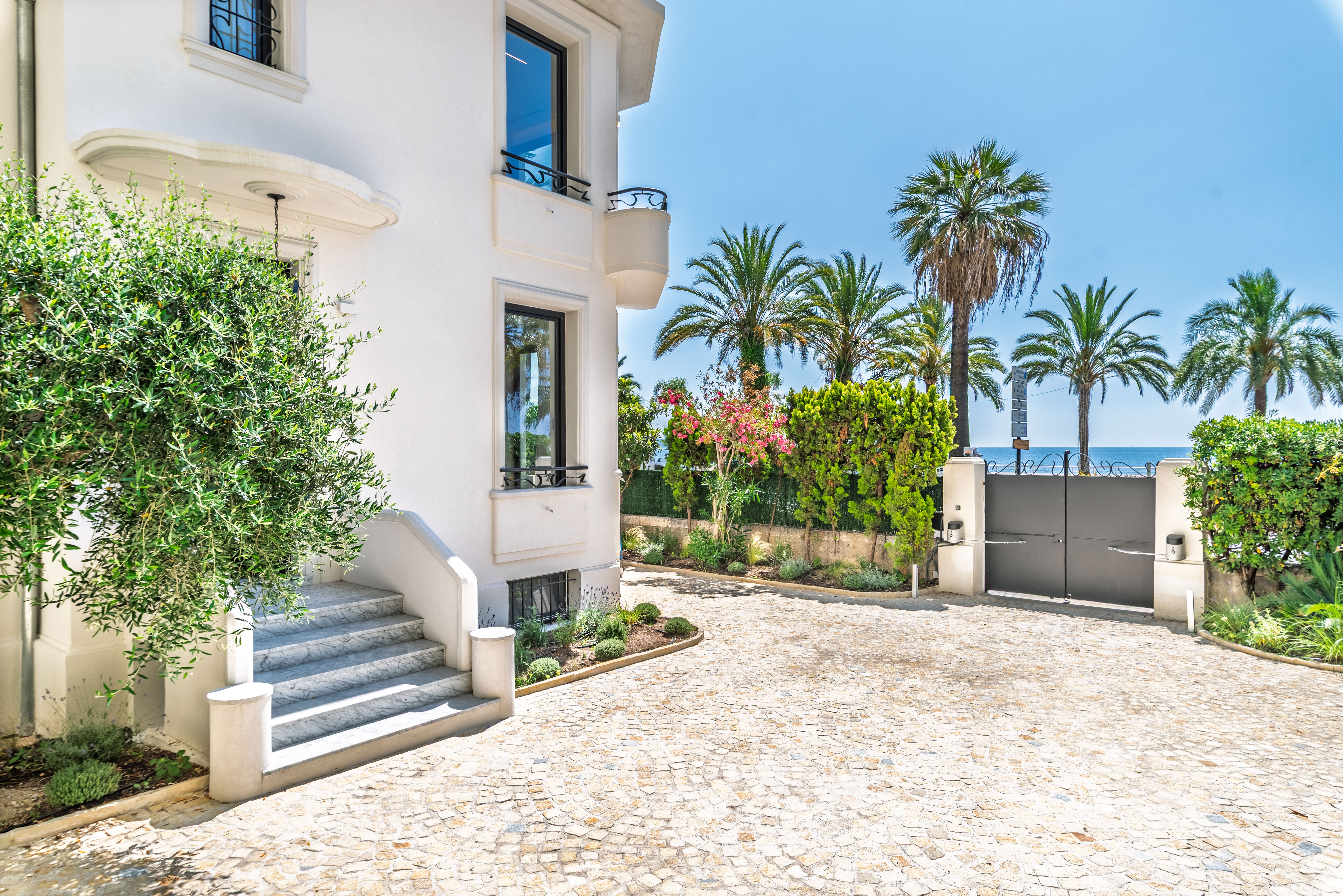French property for sale in Nice, Alpes-Maritimes - €4,200,000 - photo 