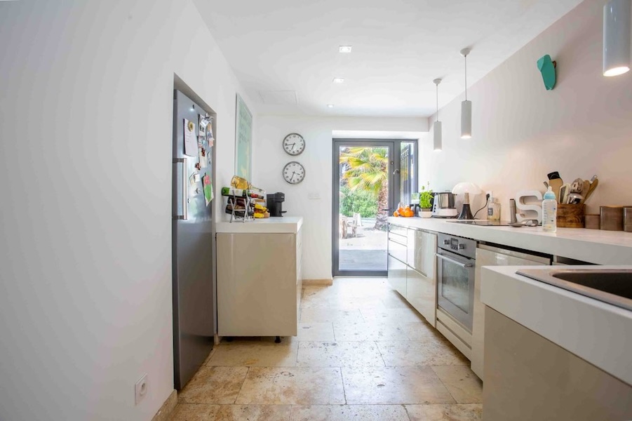 French property for sale in Rognonas, Bouches-du-Rhône - €1,600,000 - photo 
